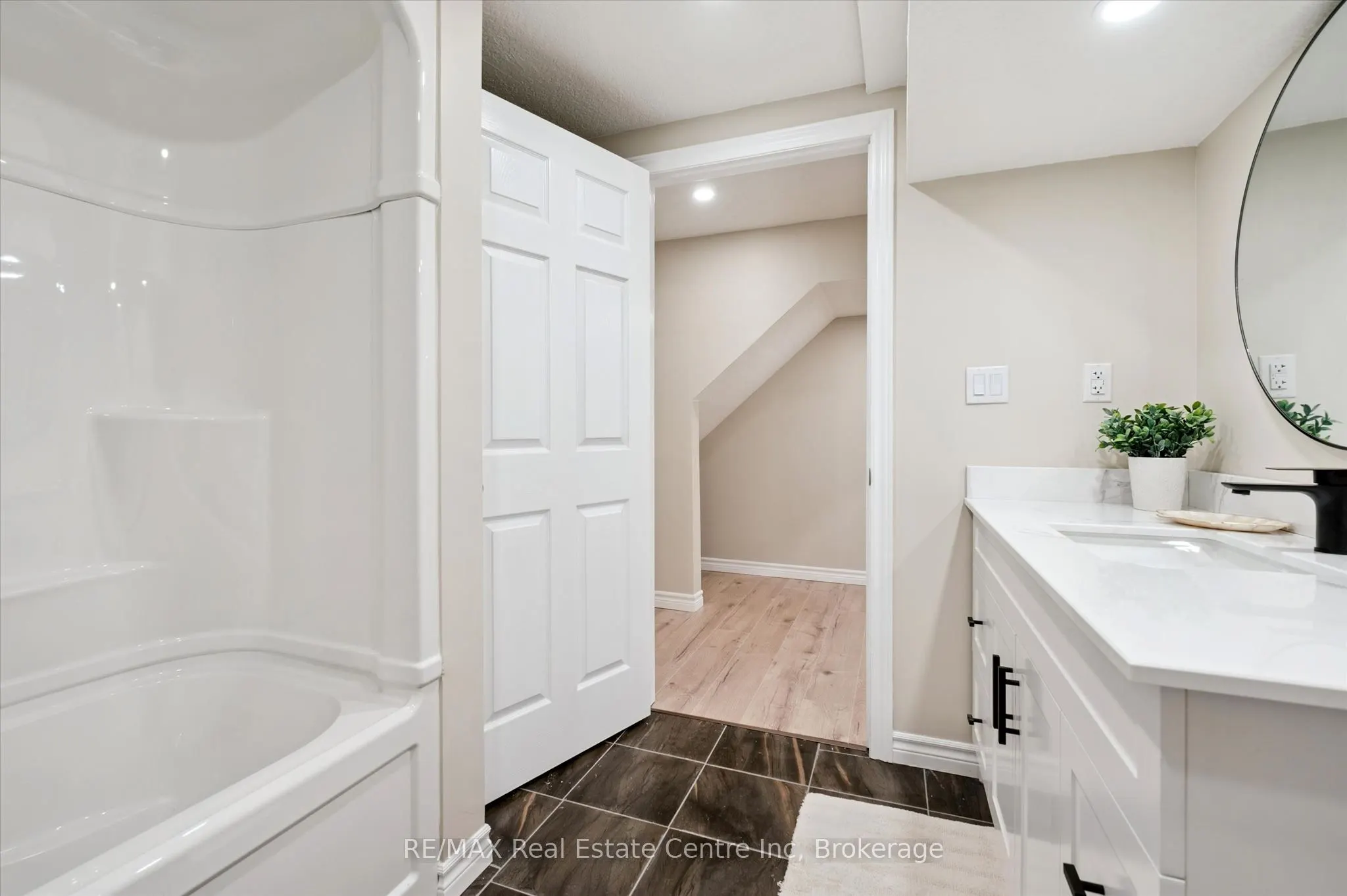 556 Black Street