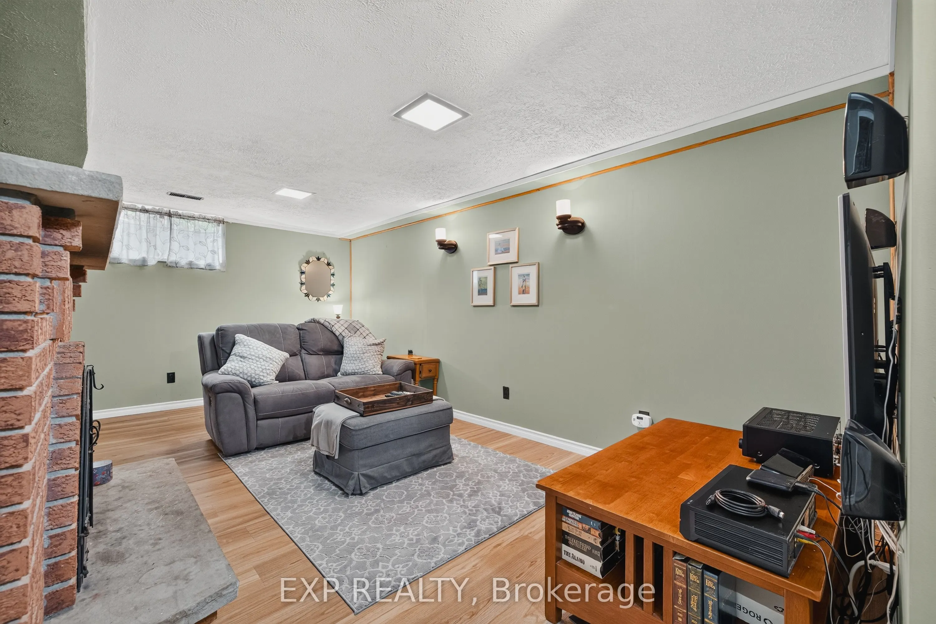 1393 Pineview Avenue