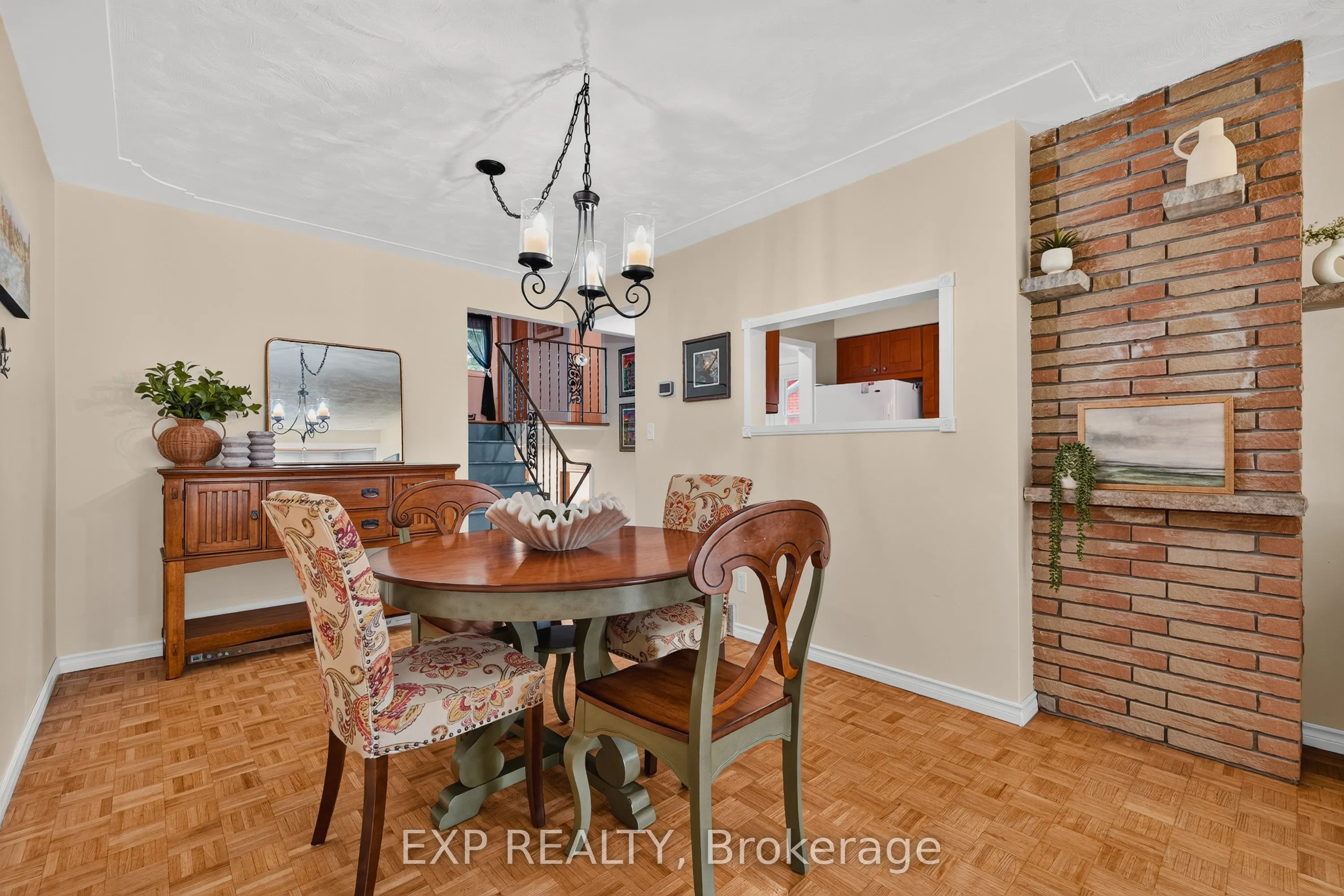 1393 Pineview Avenue