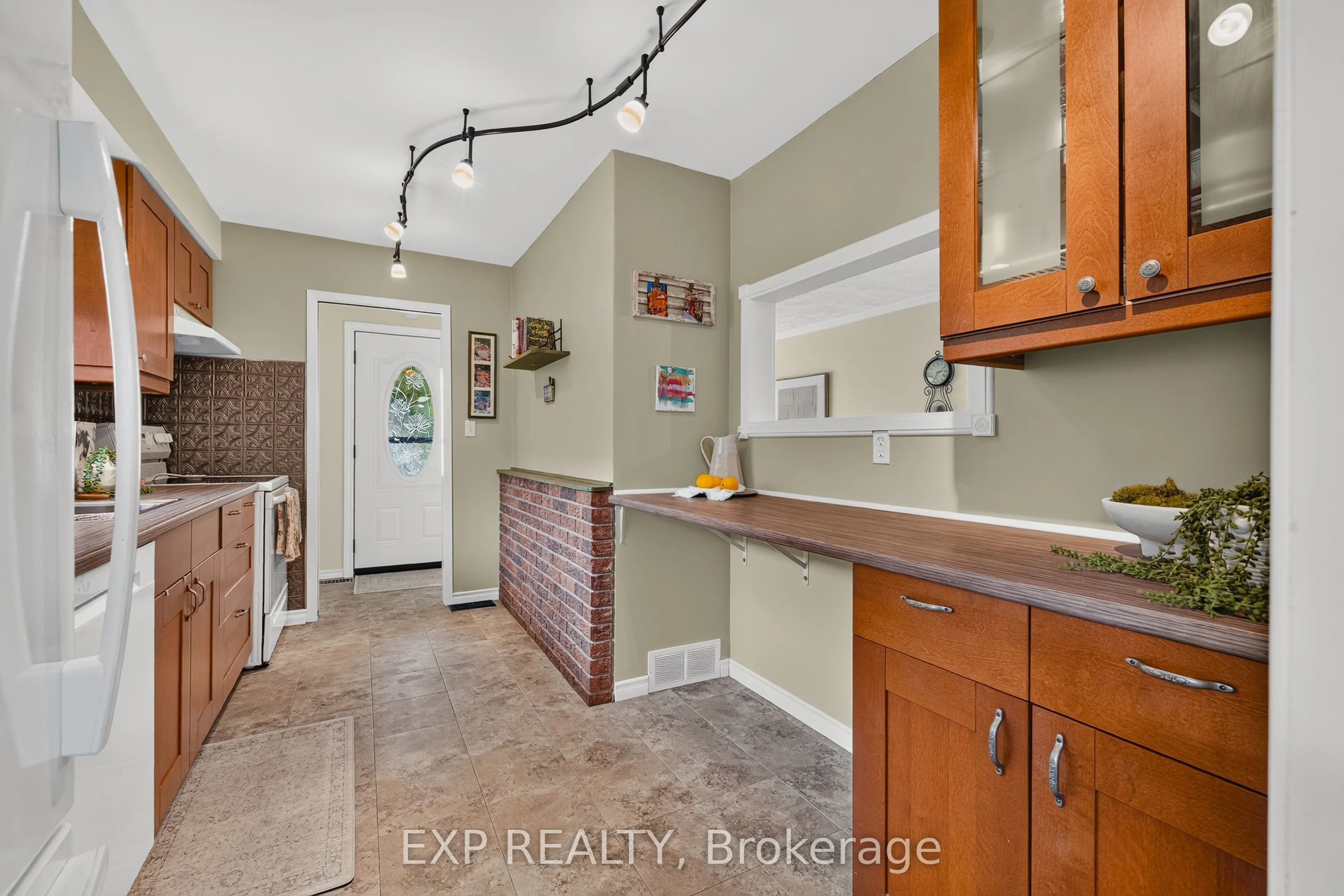 1393 Pineview Avenue