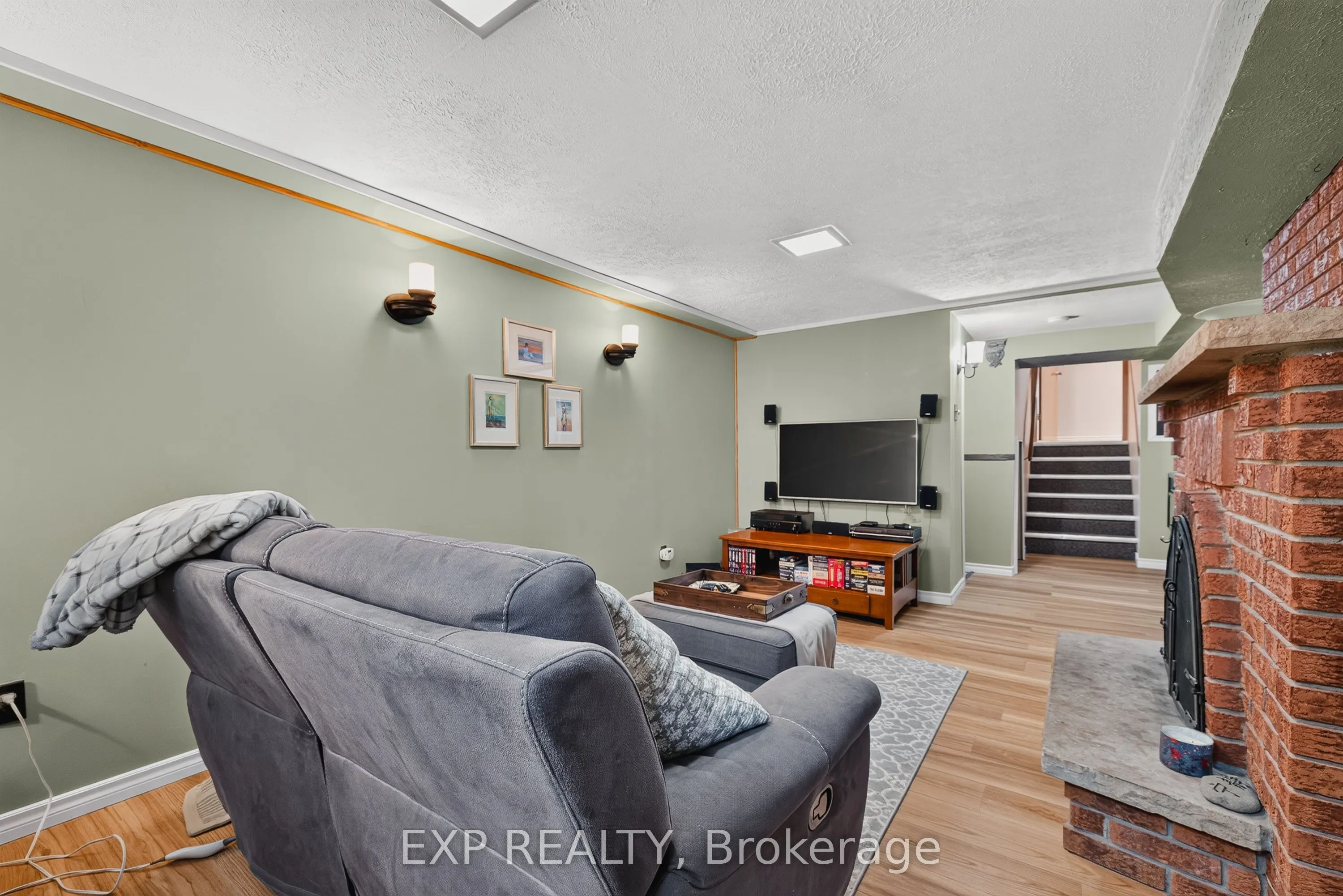 1393 Pineview Avenue