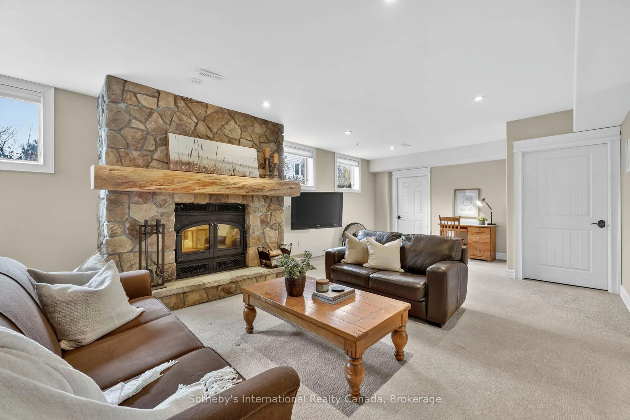 160 Sunset Boulevard