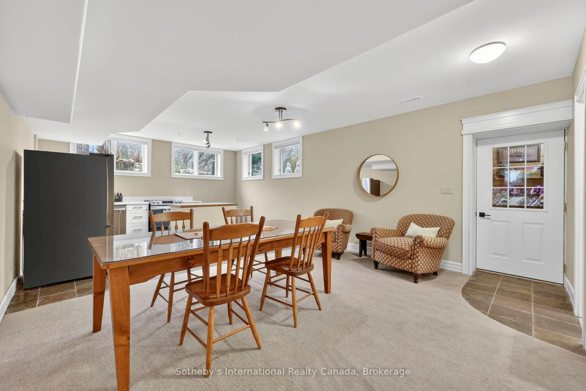 160 Sunset Boulevard
