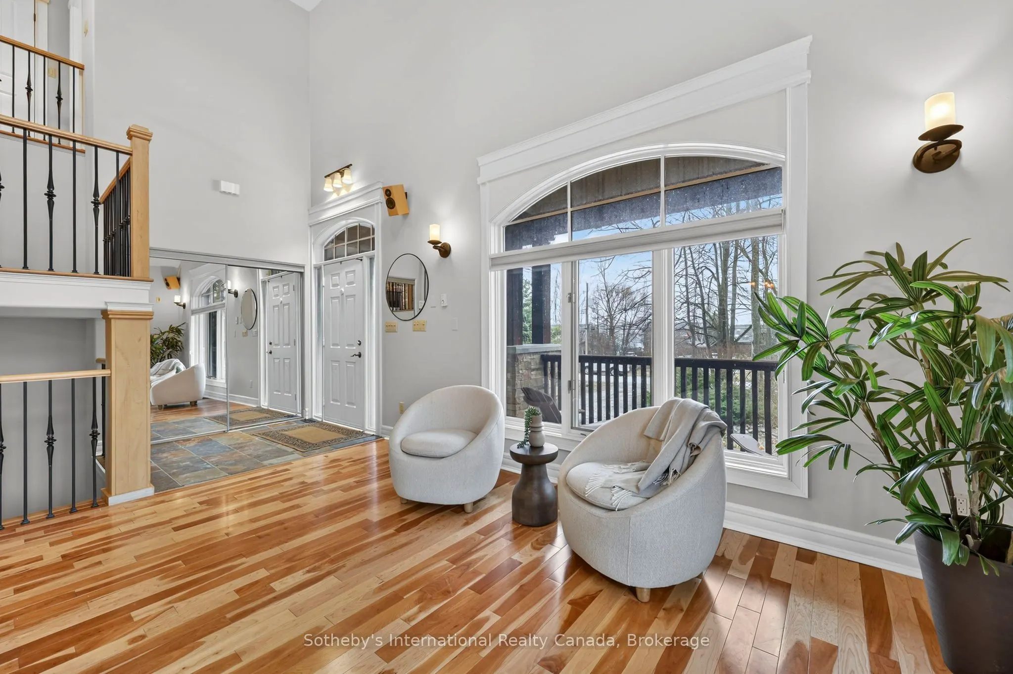 160 Sunset Boulevard