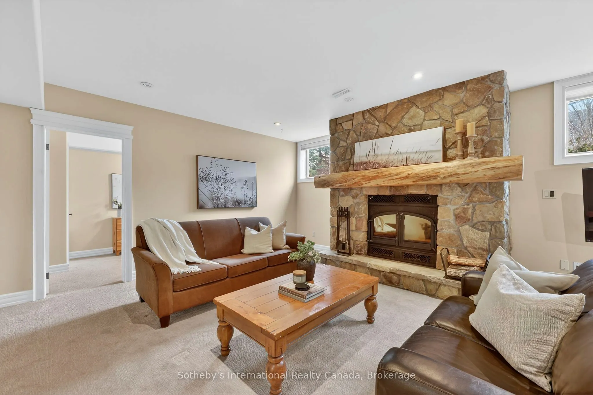 160 Sunset Boulevard