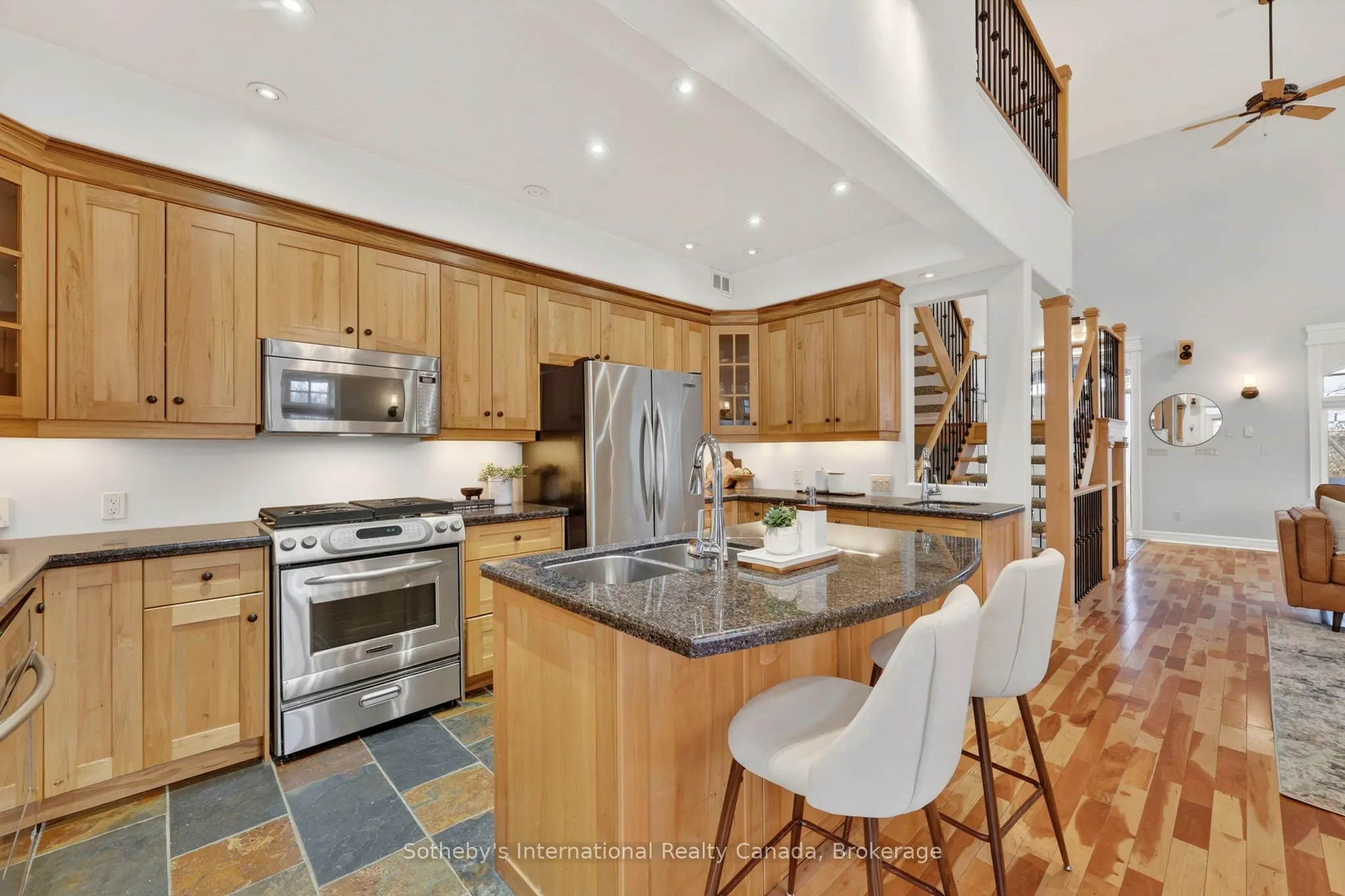 160 Sunset Boulevard