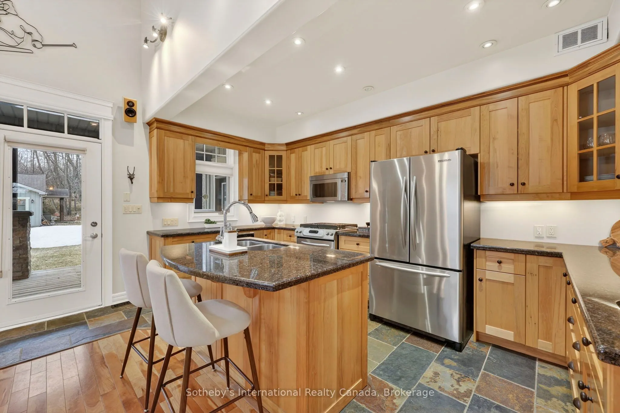160 Sunset Boulevard