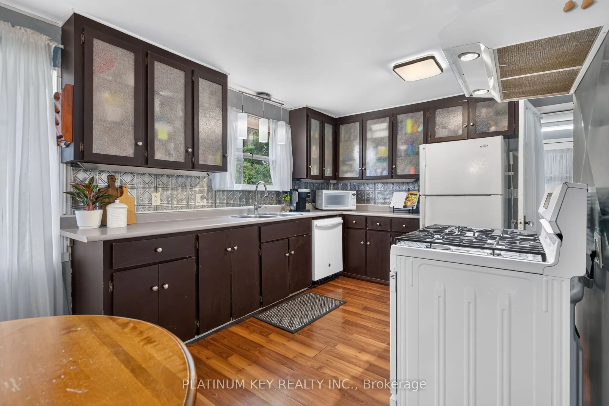 422 Metcalfe Street W