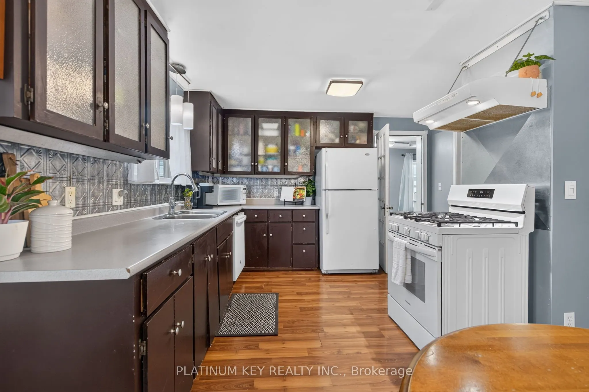 422 Metcalfe Street W