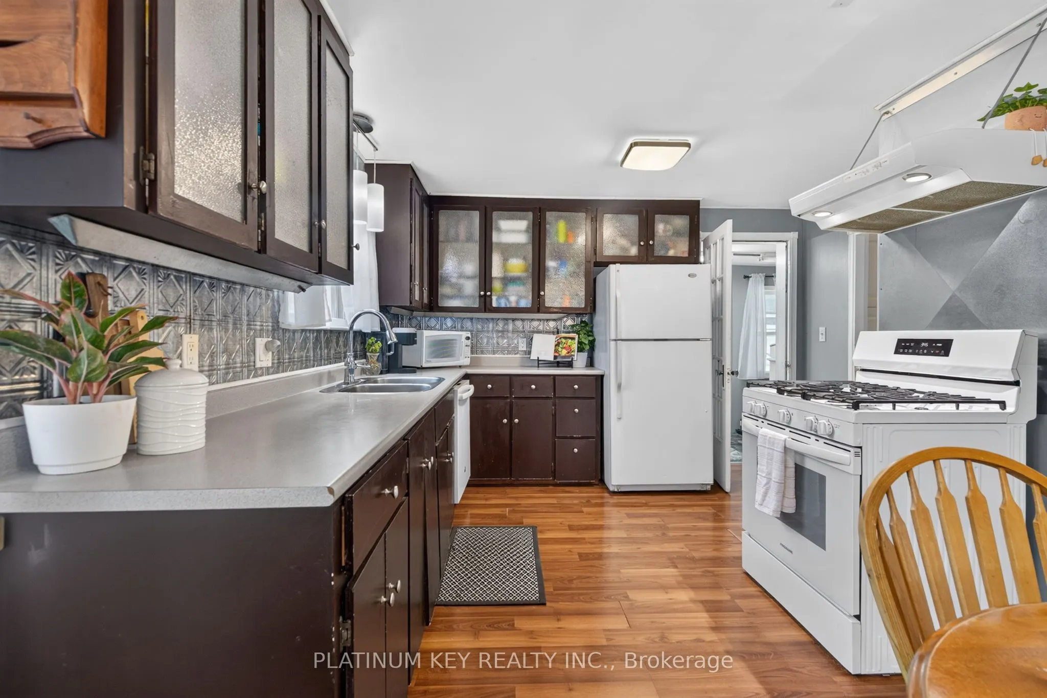 422 Metcalfe Street W