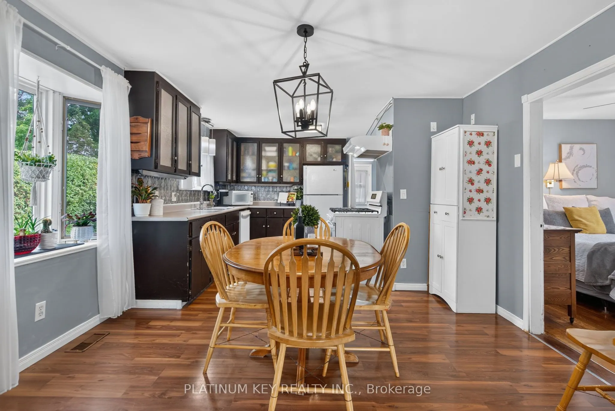 422 Metcalfe Street W