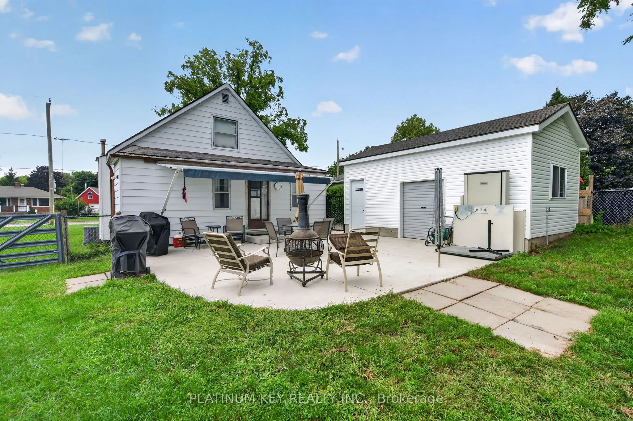 422 Metcalfe Street W