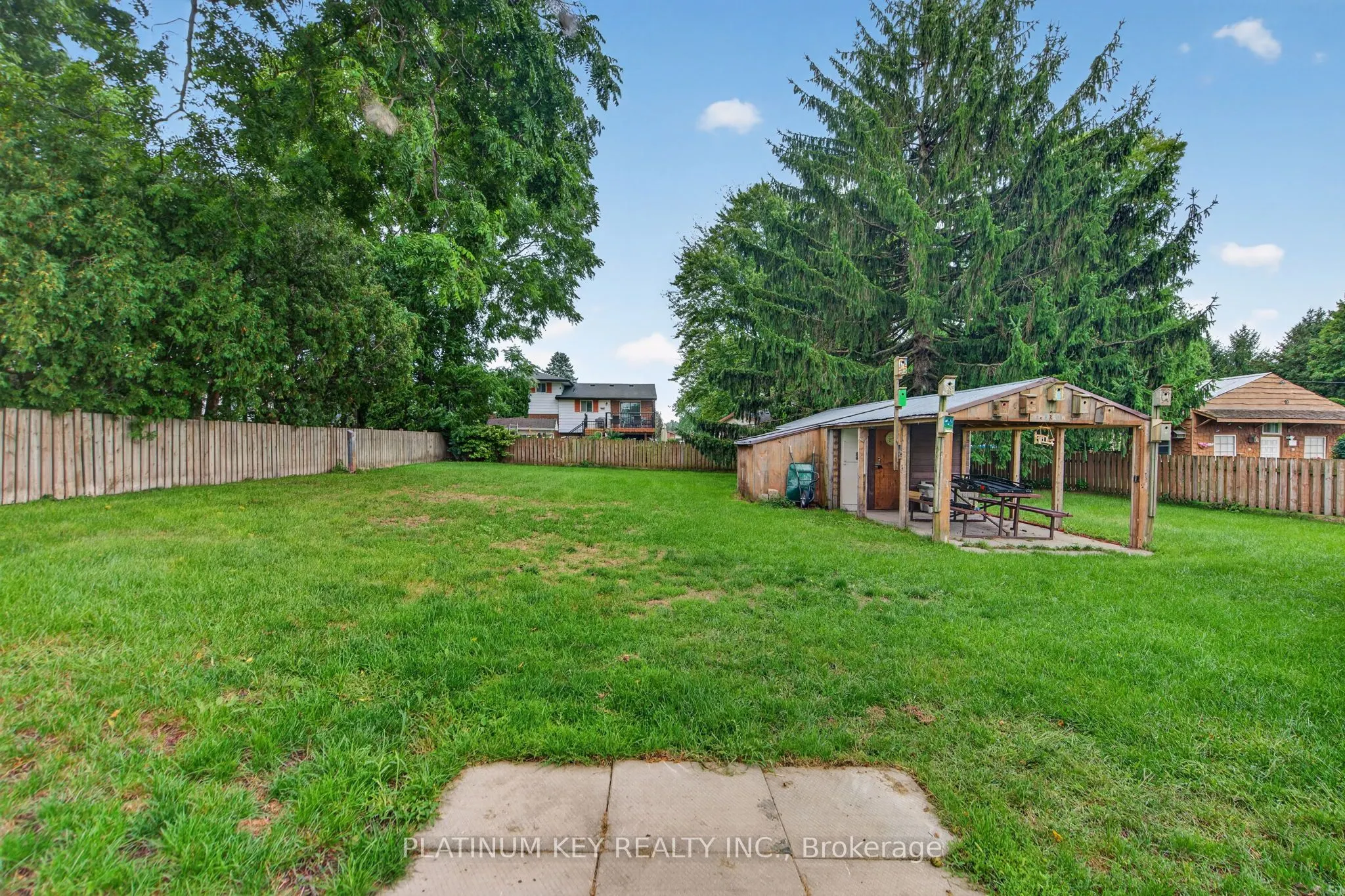 422 Metcalfe Street W
