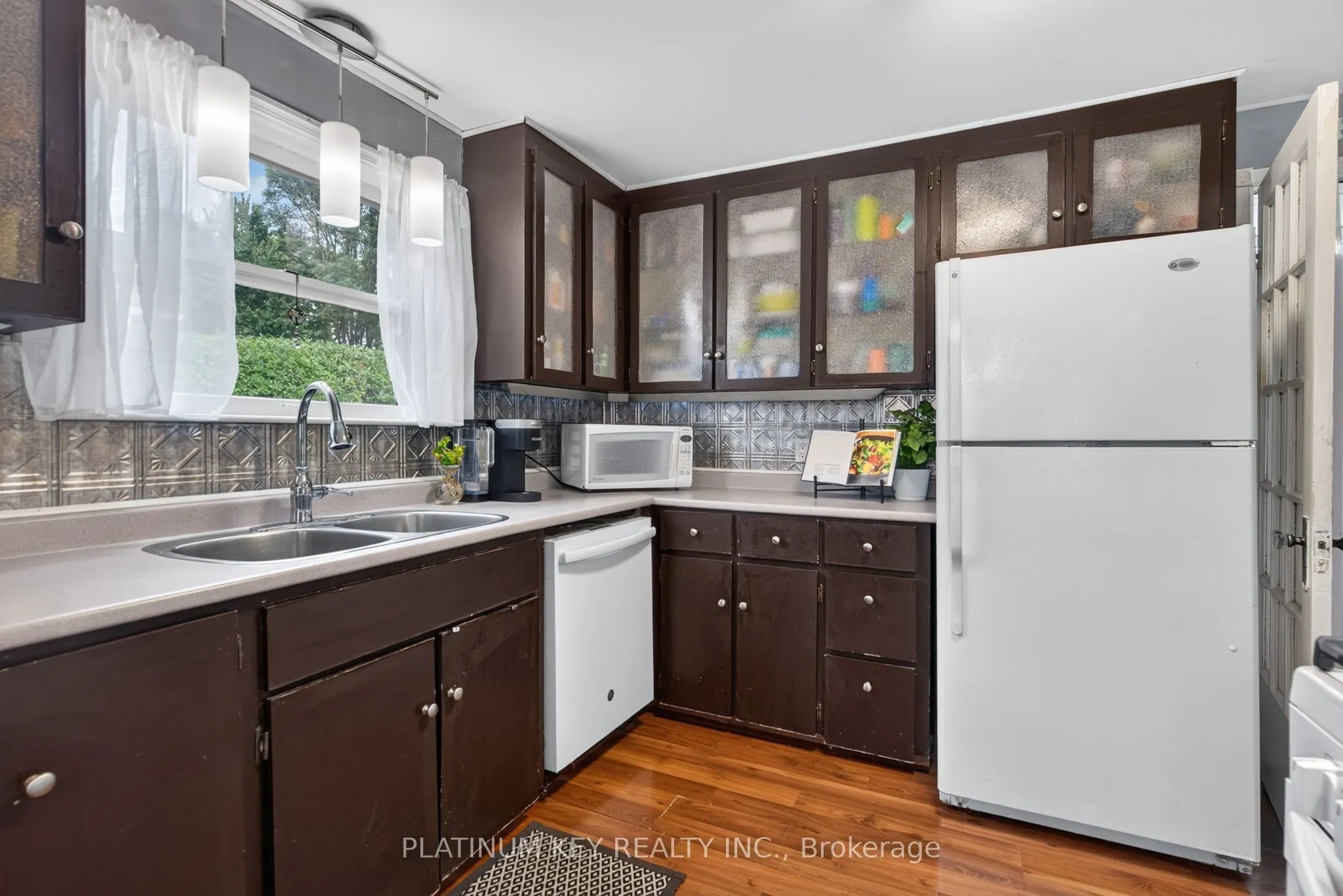 422 Metcalfe Street W