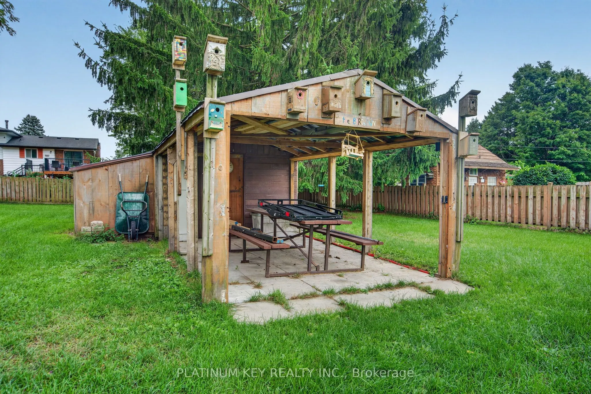 422 Metcalfe Street W