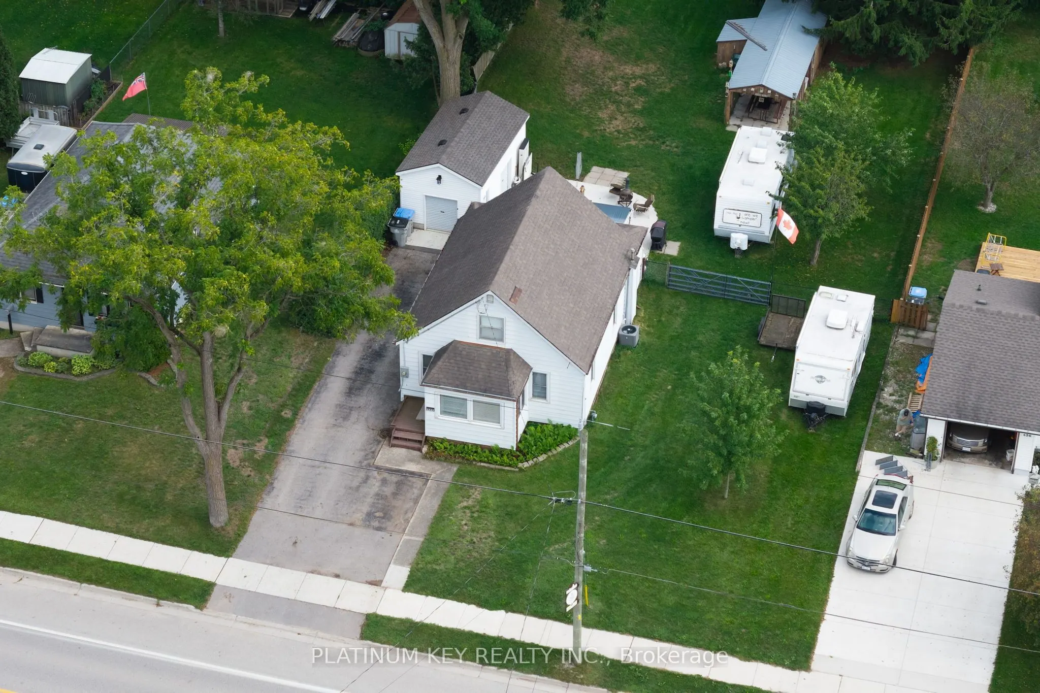 422 Metcalfe Street W