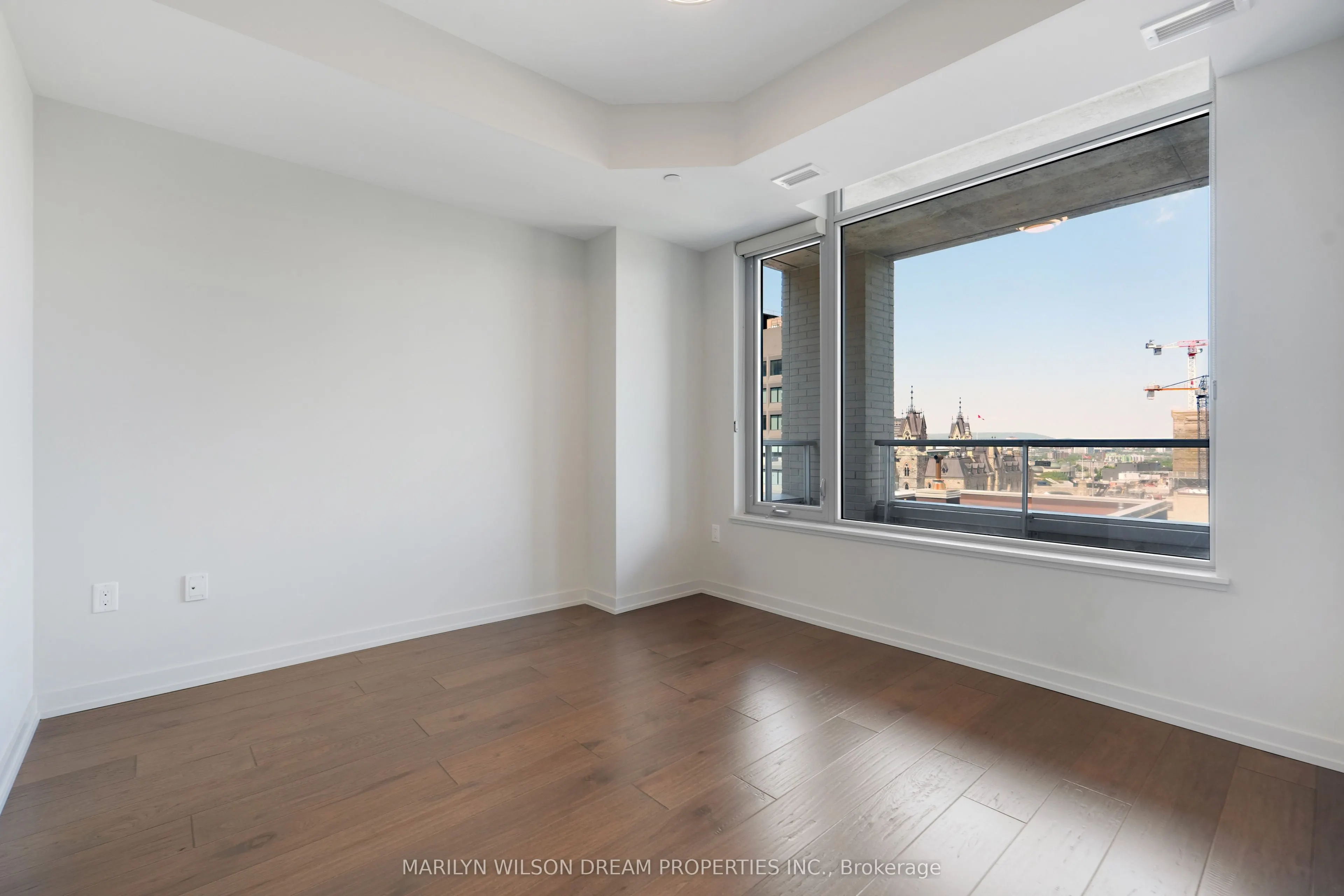 101 Queen Street #1004