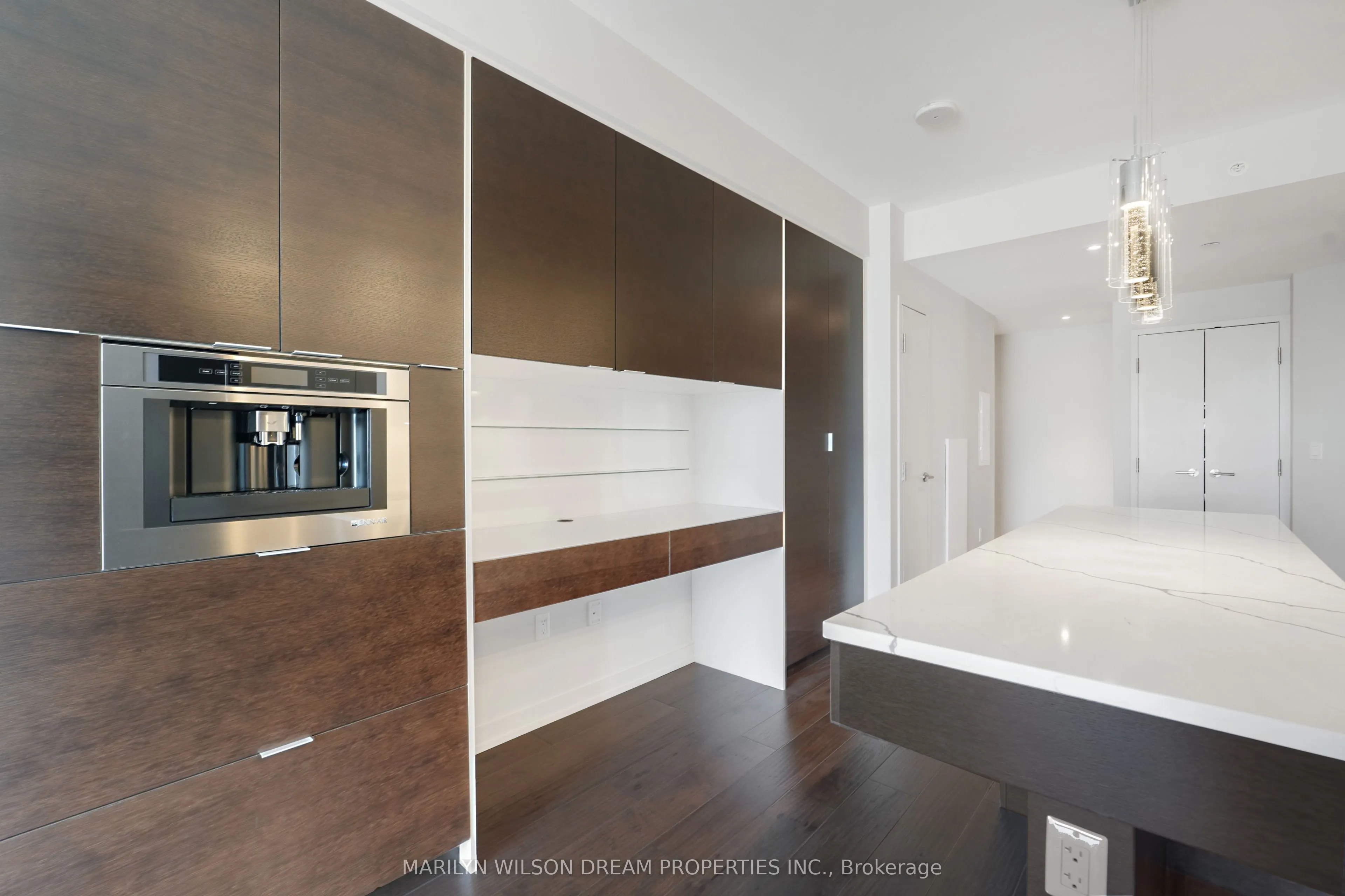 101 Queen Street #1004