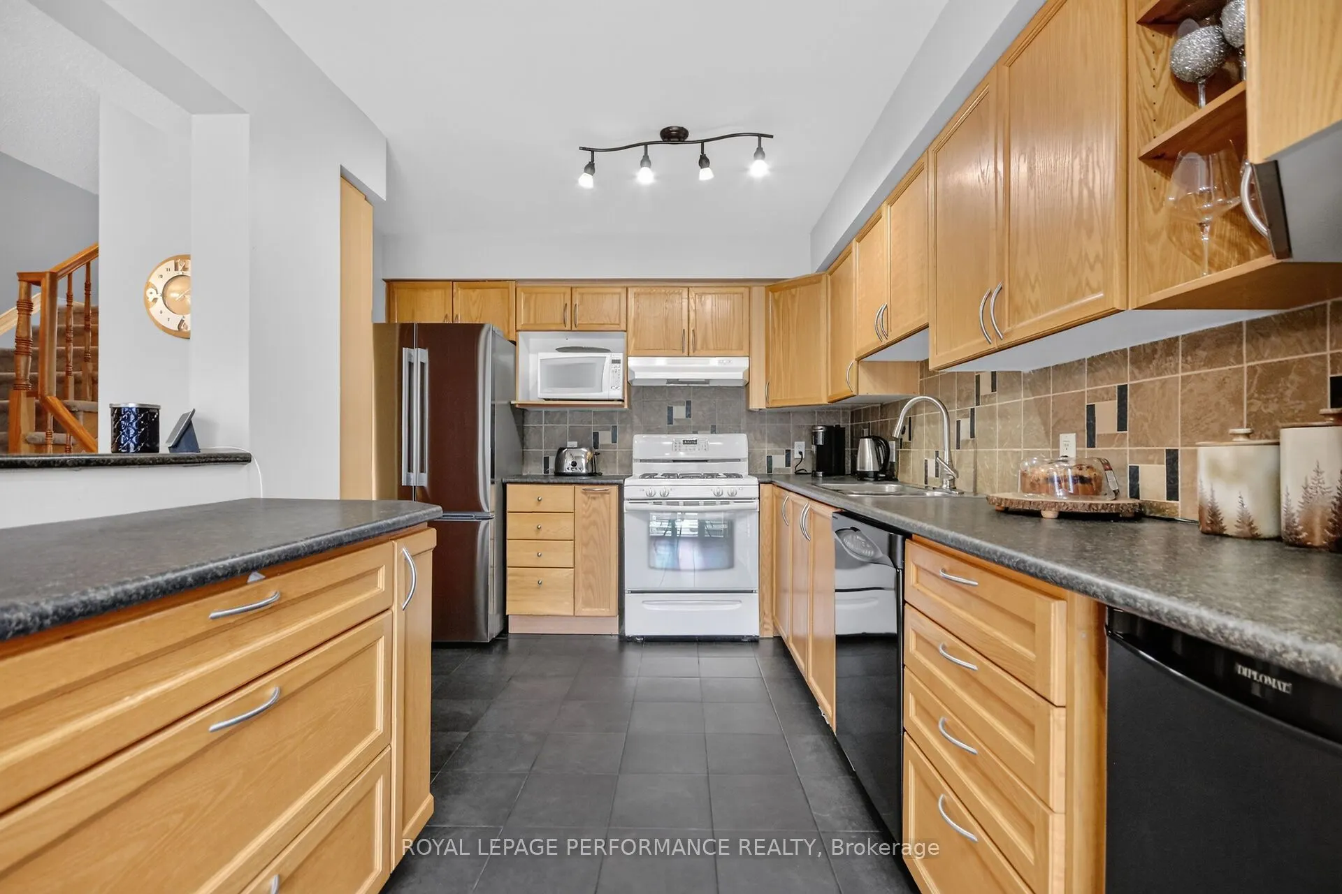 7 Calaveras Avenue