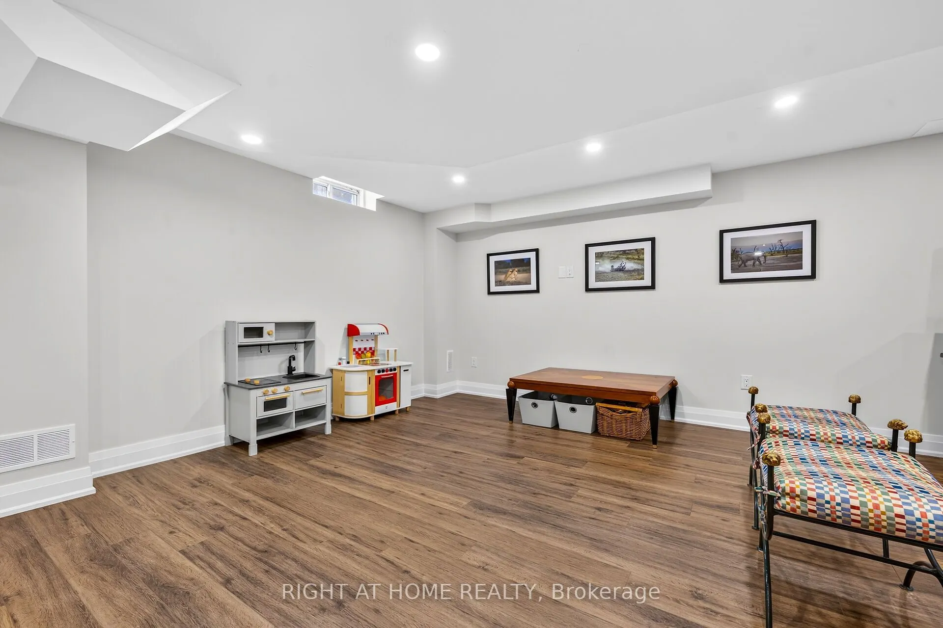 12 Fiddlehead Crescent
