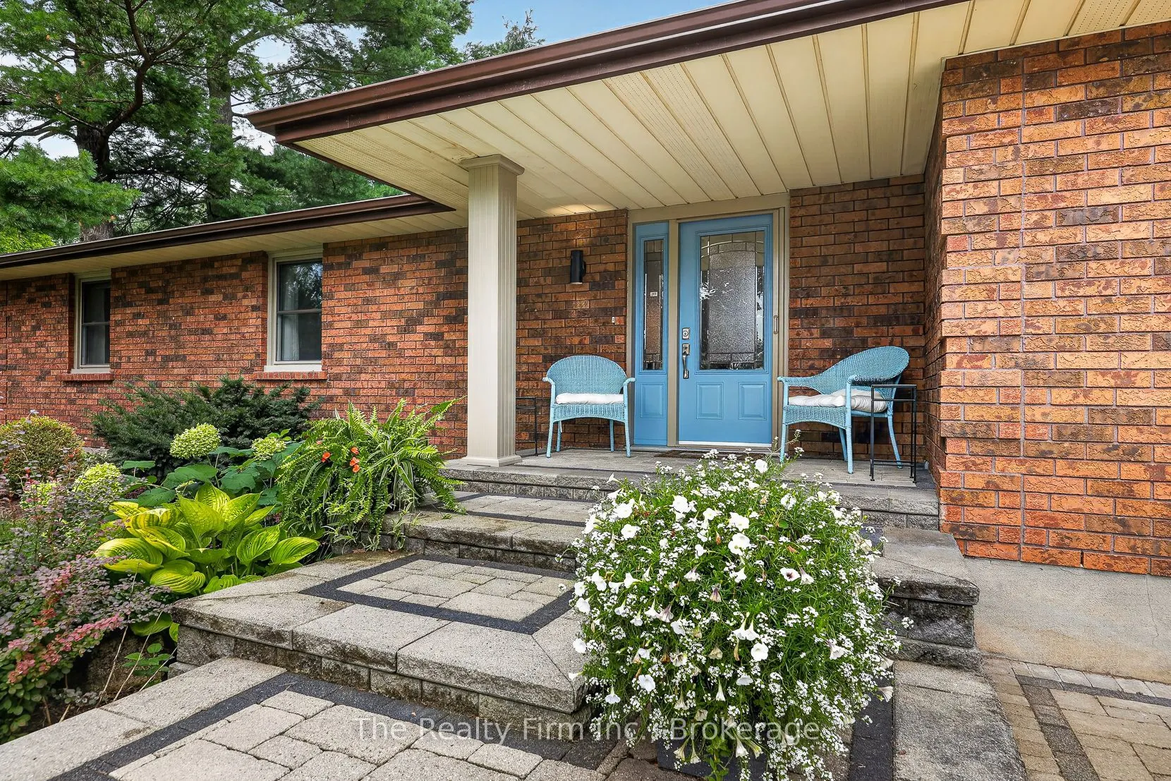 19 Wellington Street W