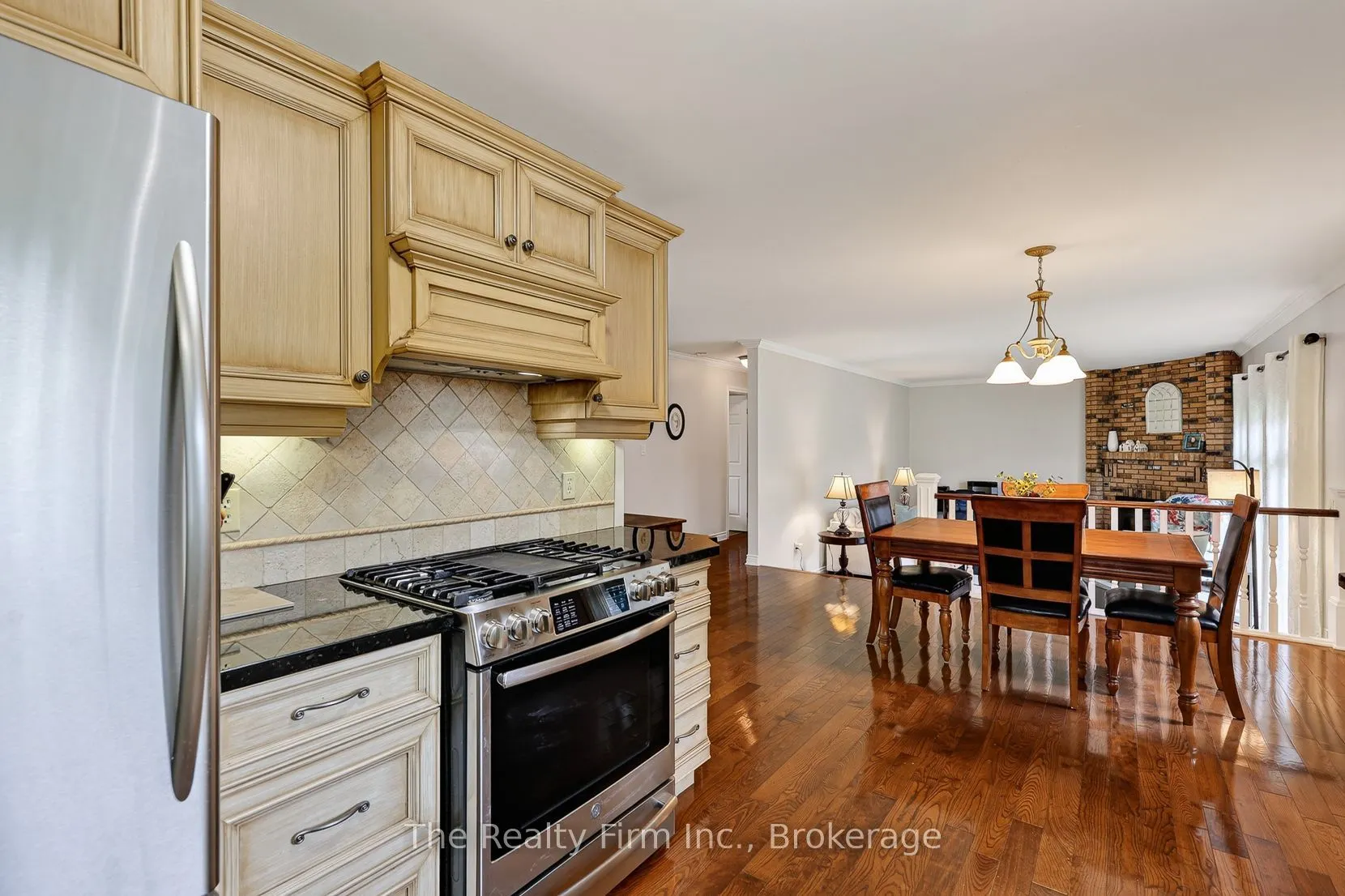 19 Wellington Street W