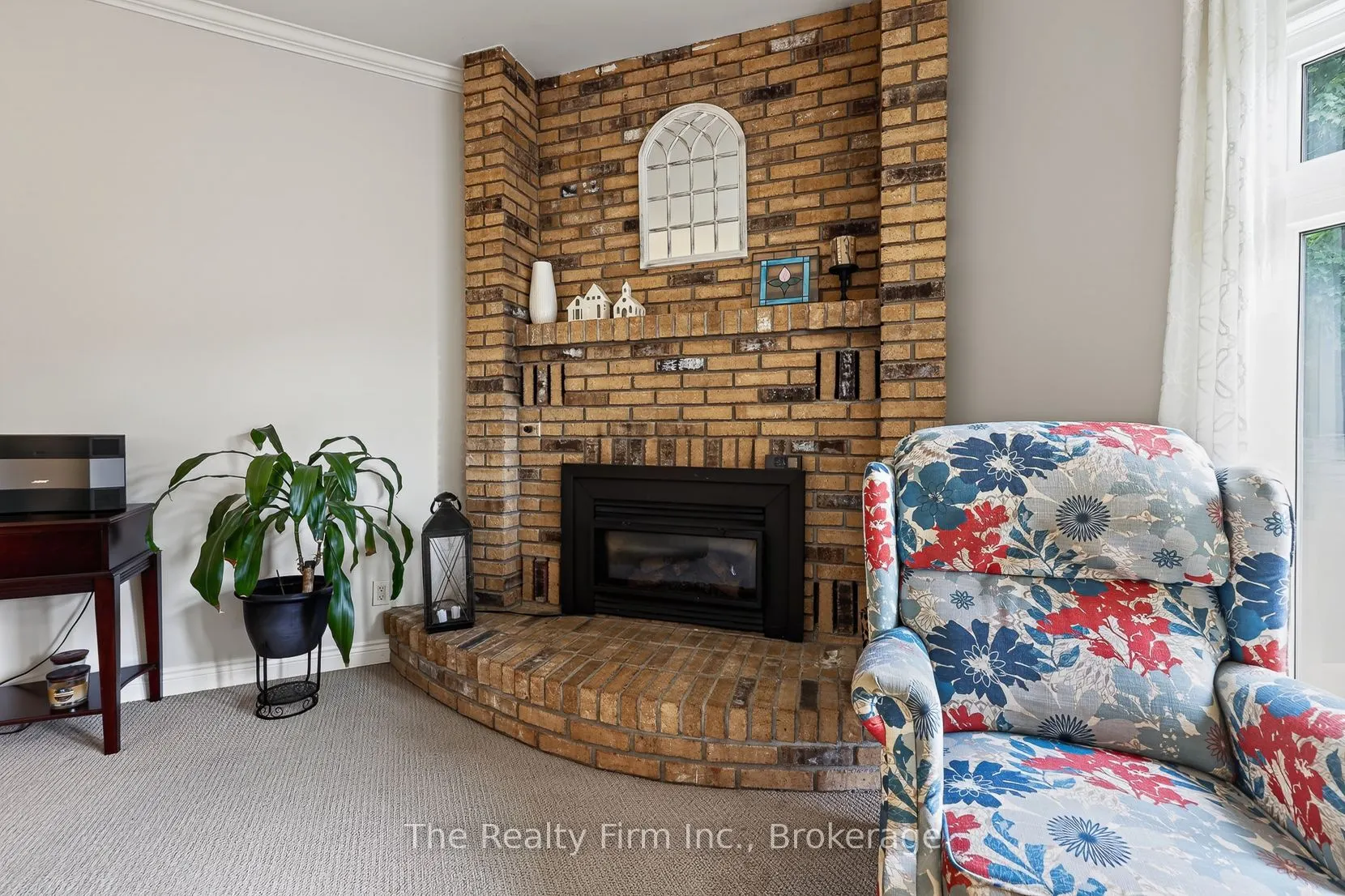 19 Wellington Street W