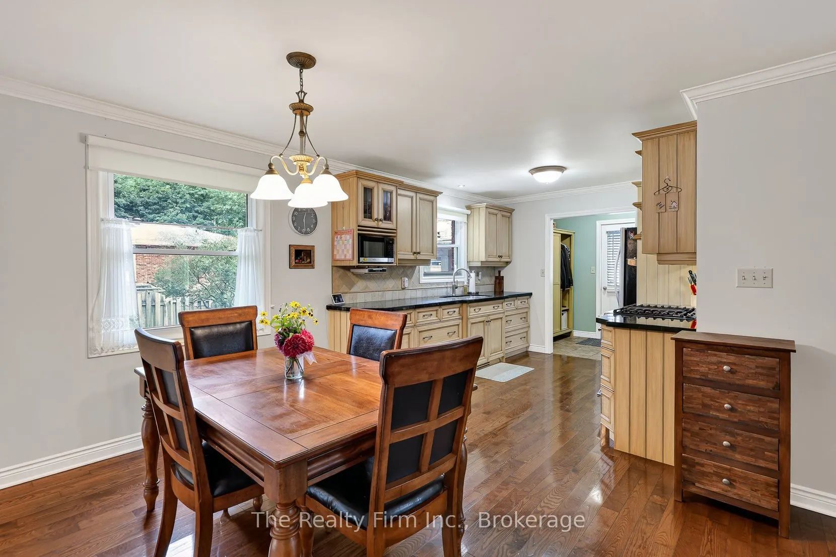 19 Wellington Street W