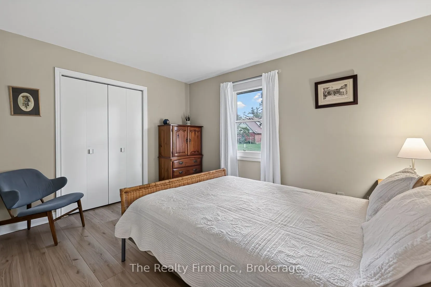 19 Wellington Street W