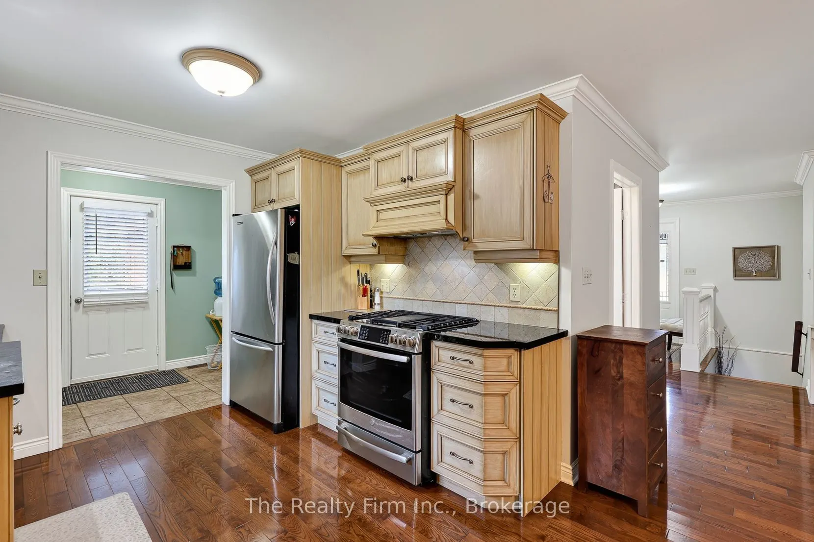 19 Wellington Street W