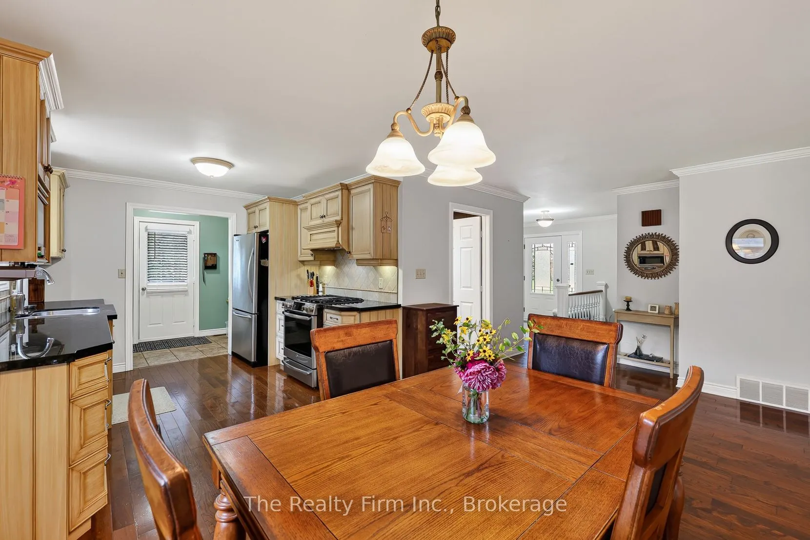 19 Wellington Street W