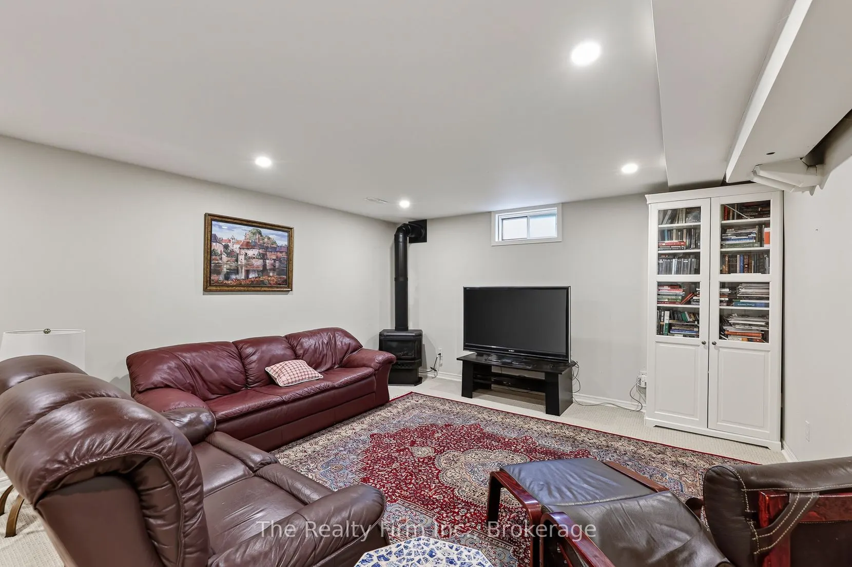 19 Wellington Street W