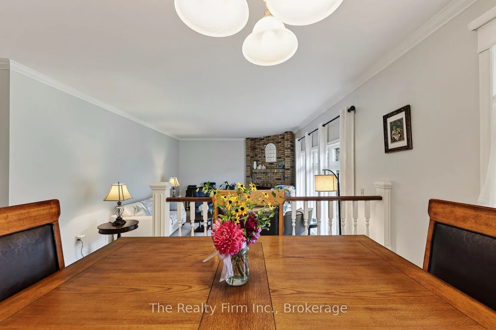 19 Wellington Street W
