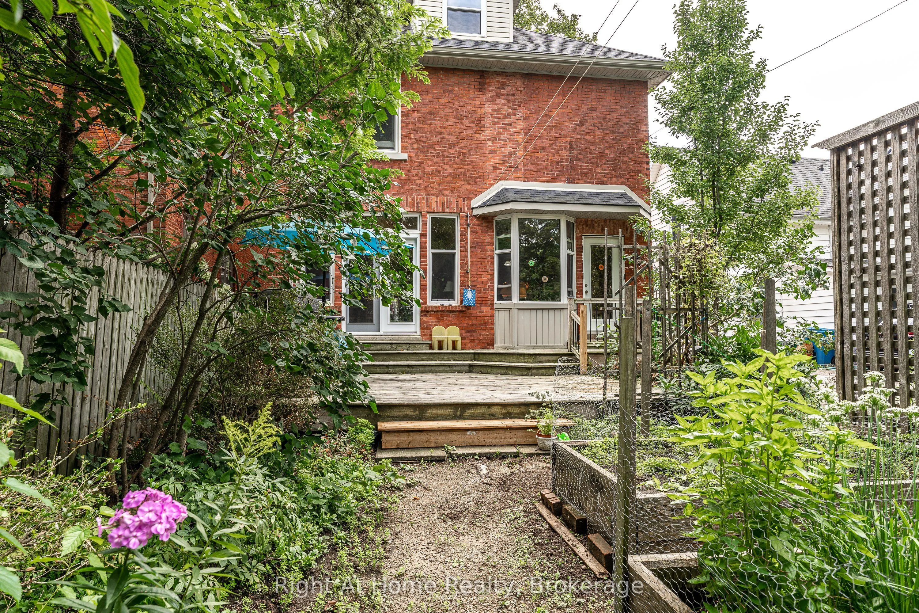 142 Elizabeth Street