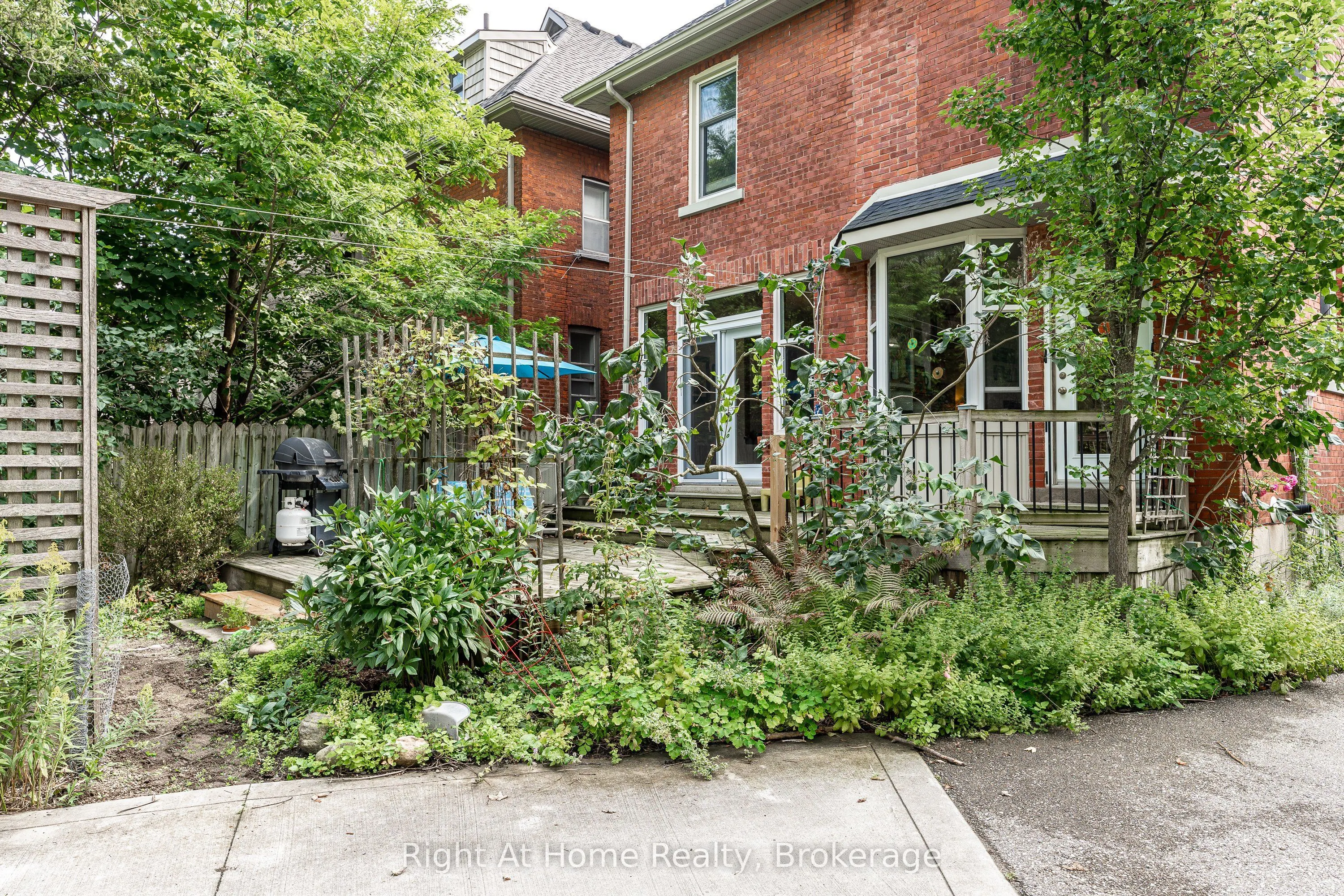 142 Elizabeth Street