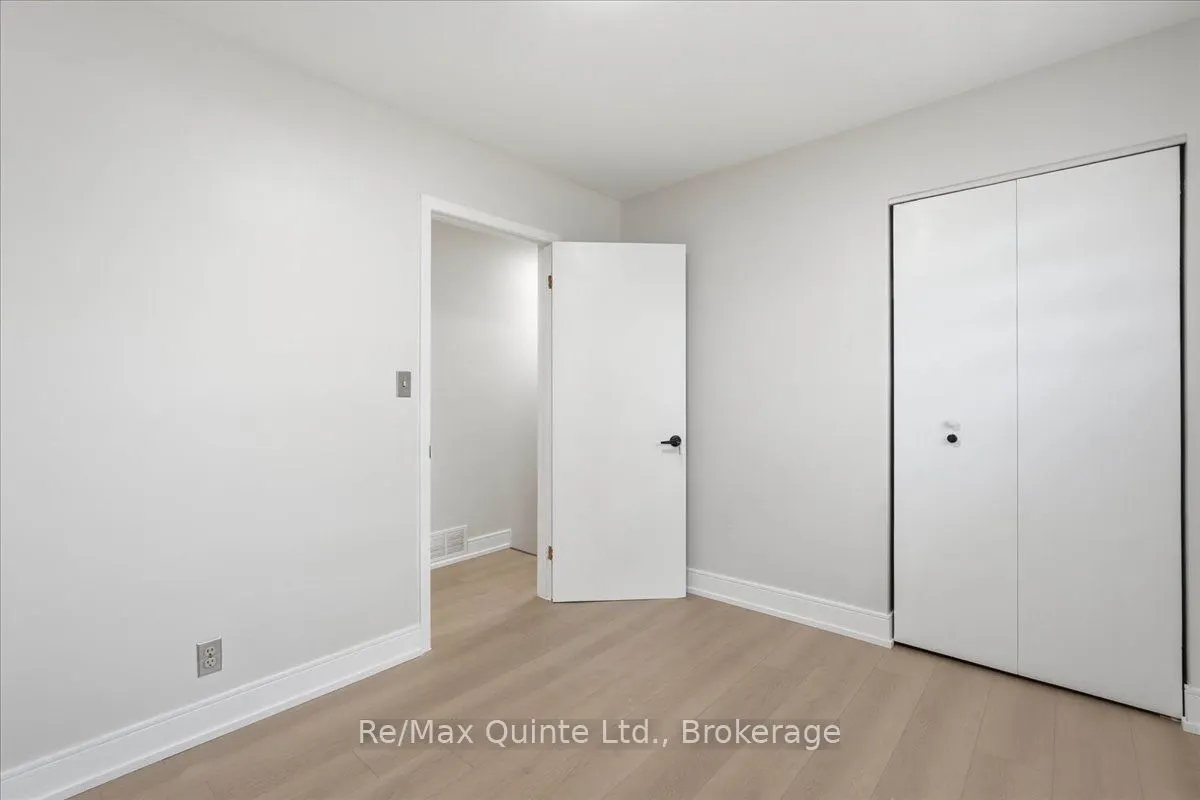 15 Robertson Lane
