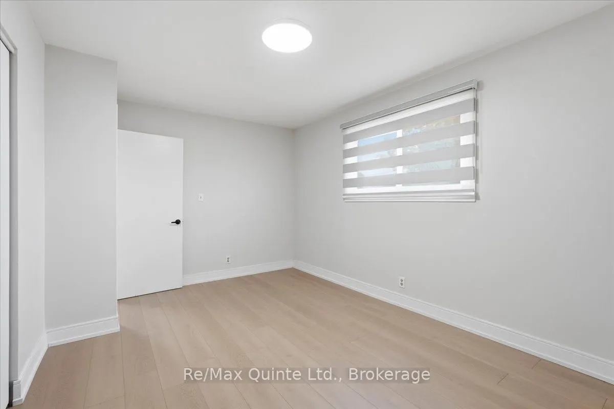 15 Robertson Lane