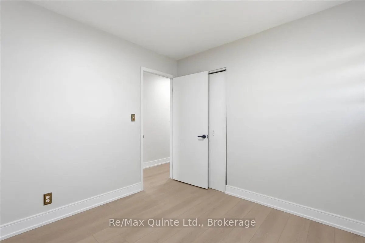 15 Robertson Lane