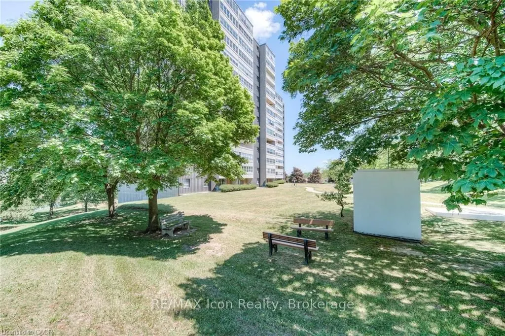 225 Harvard Place #402