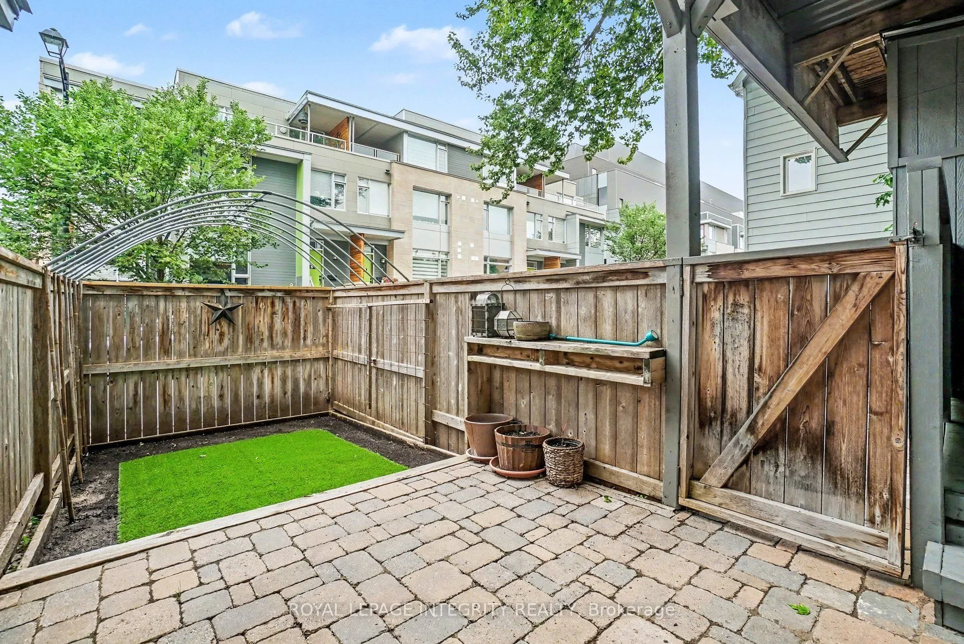 9 Holmwood Avenue