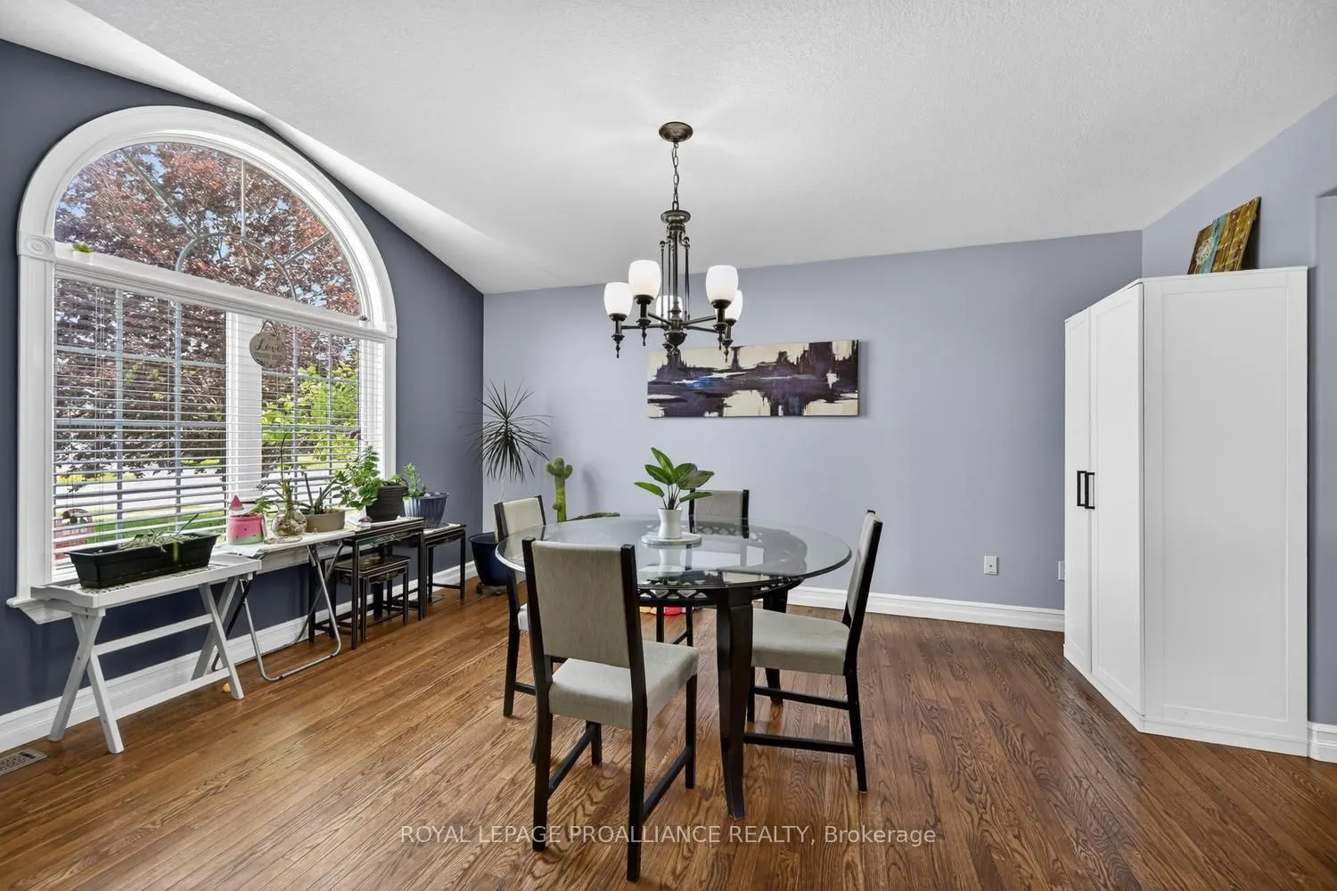 1014 Crestwood Drive
