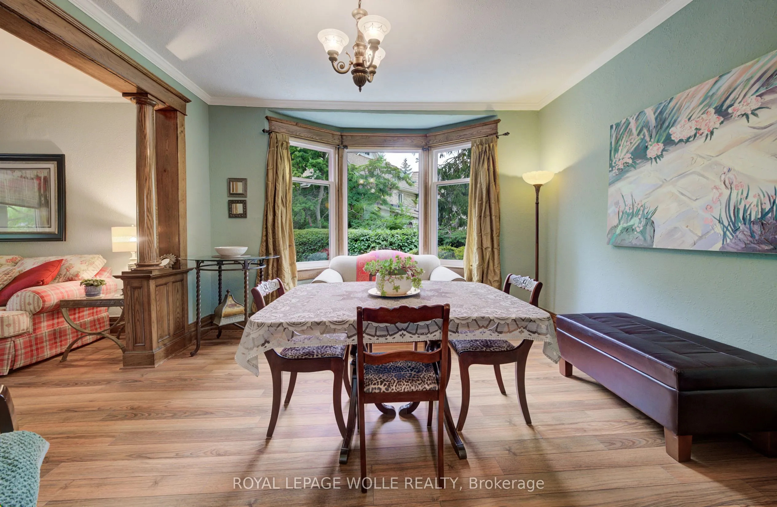 46 Ellen Street W