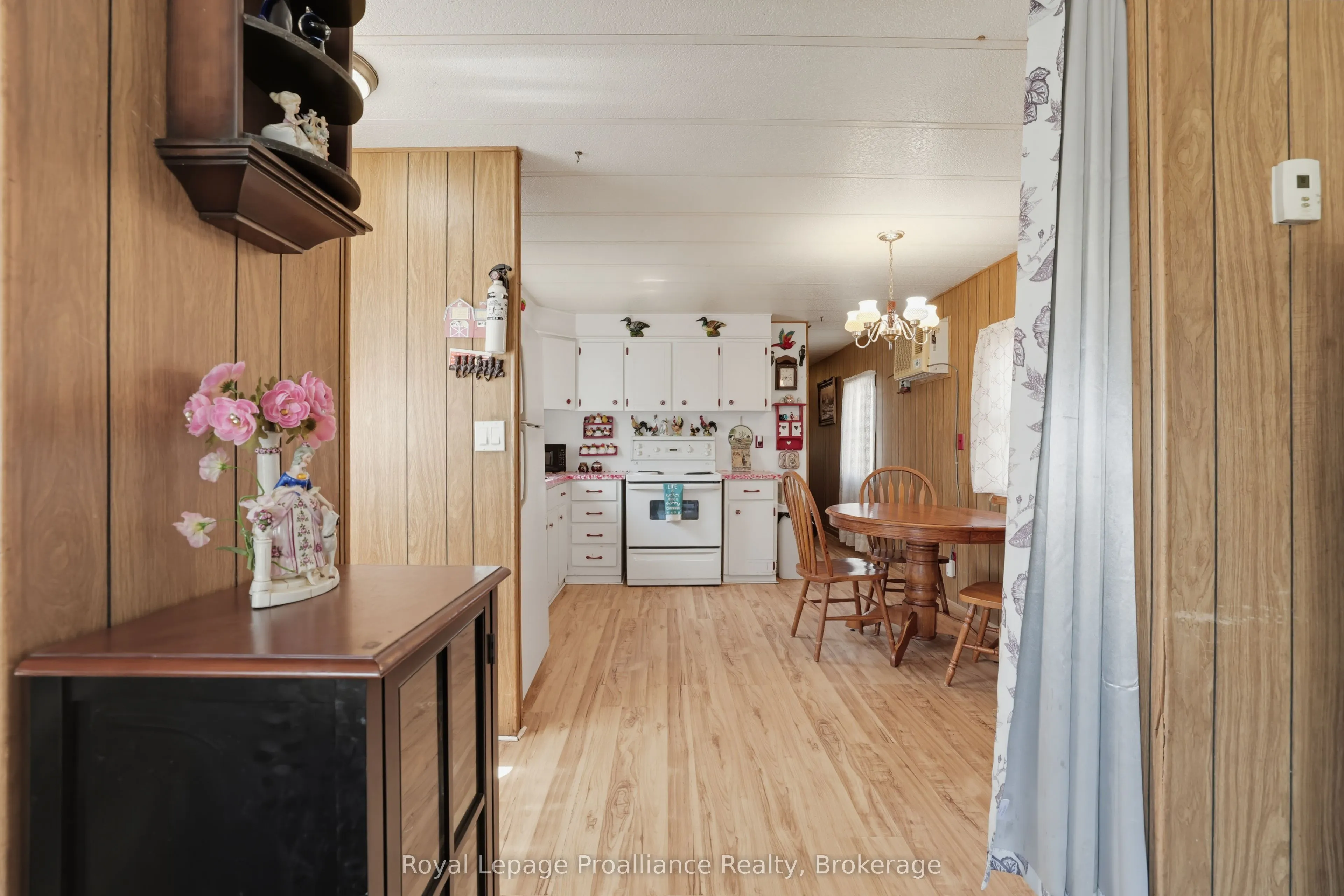 5 Kenneth Boulevard