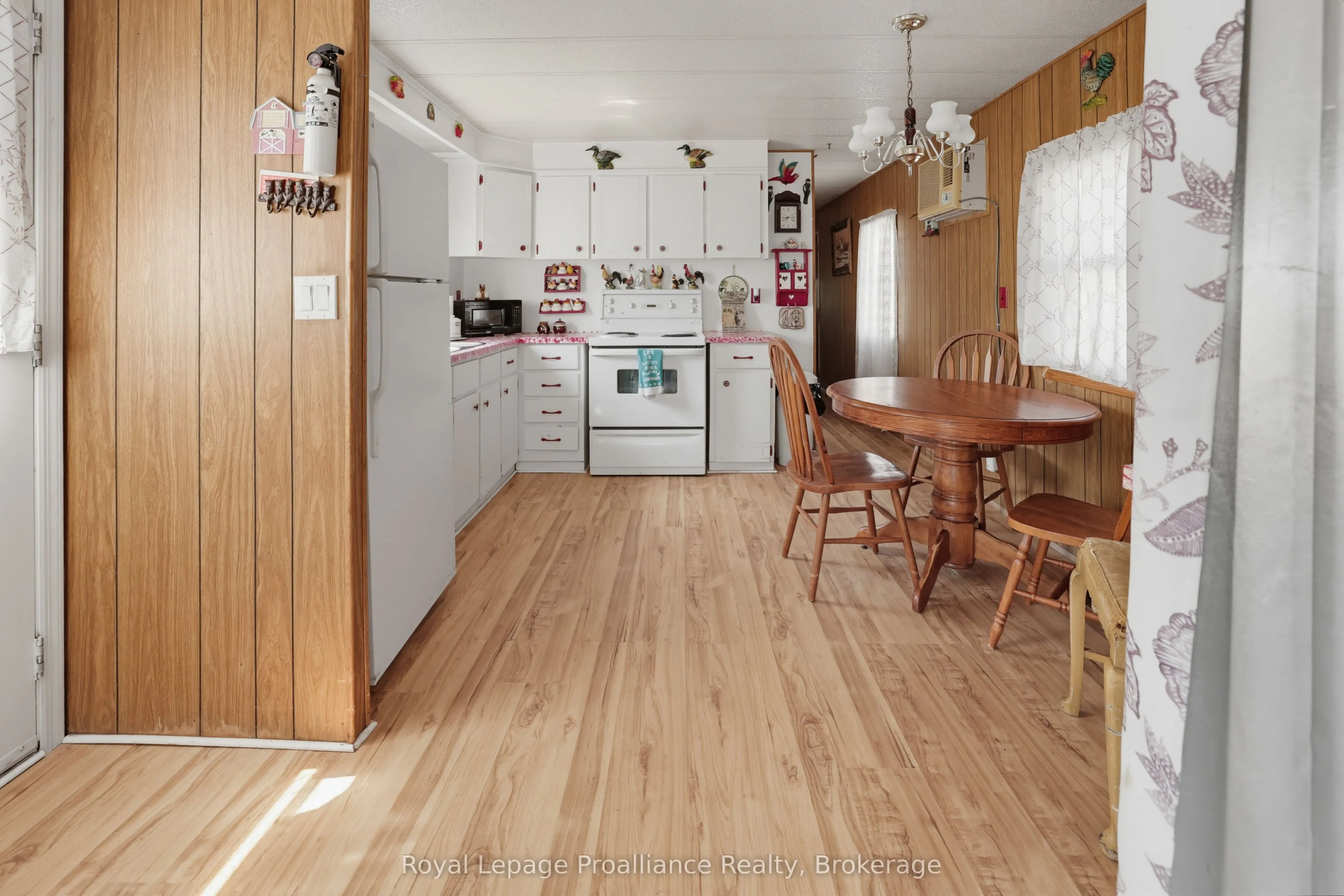 5 Kenneth Boulevard