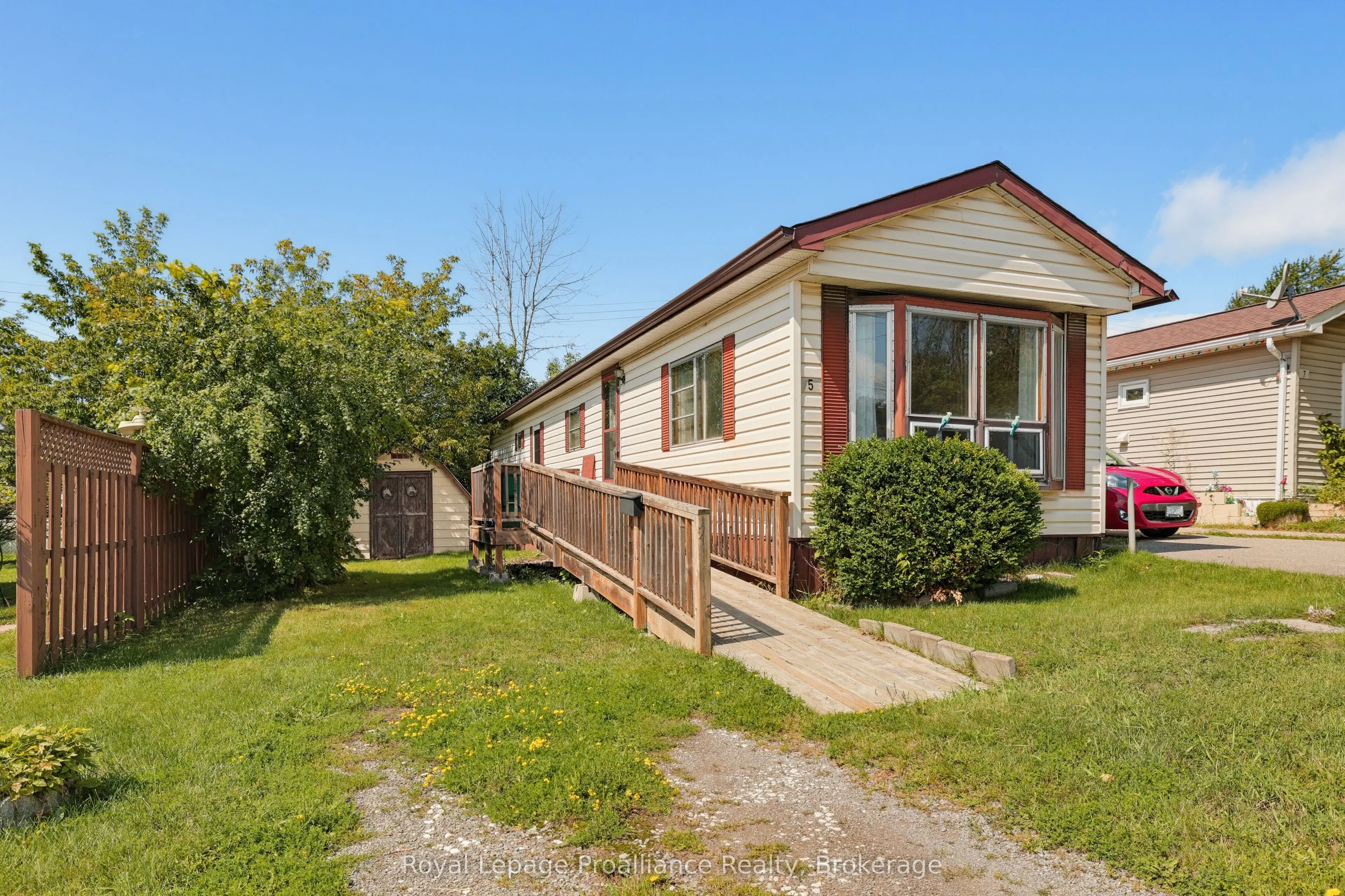 5 Kenneth Boulevard