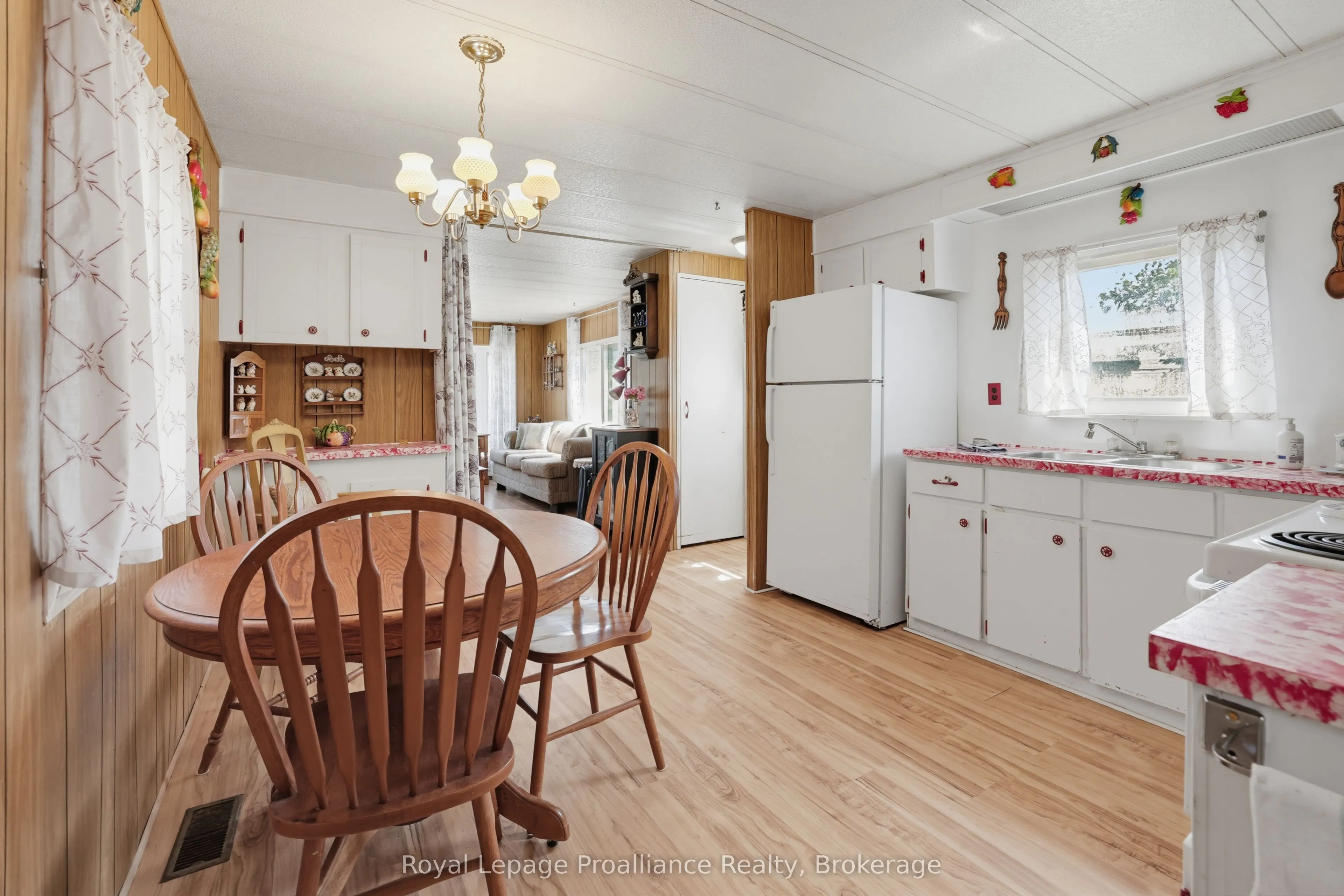 5 Kenneth Boulevard