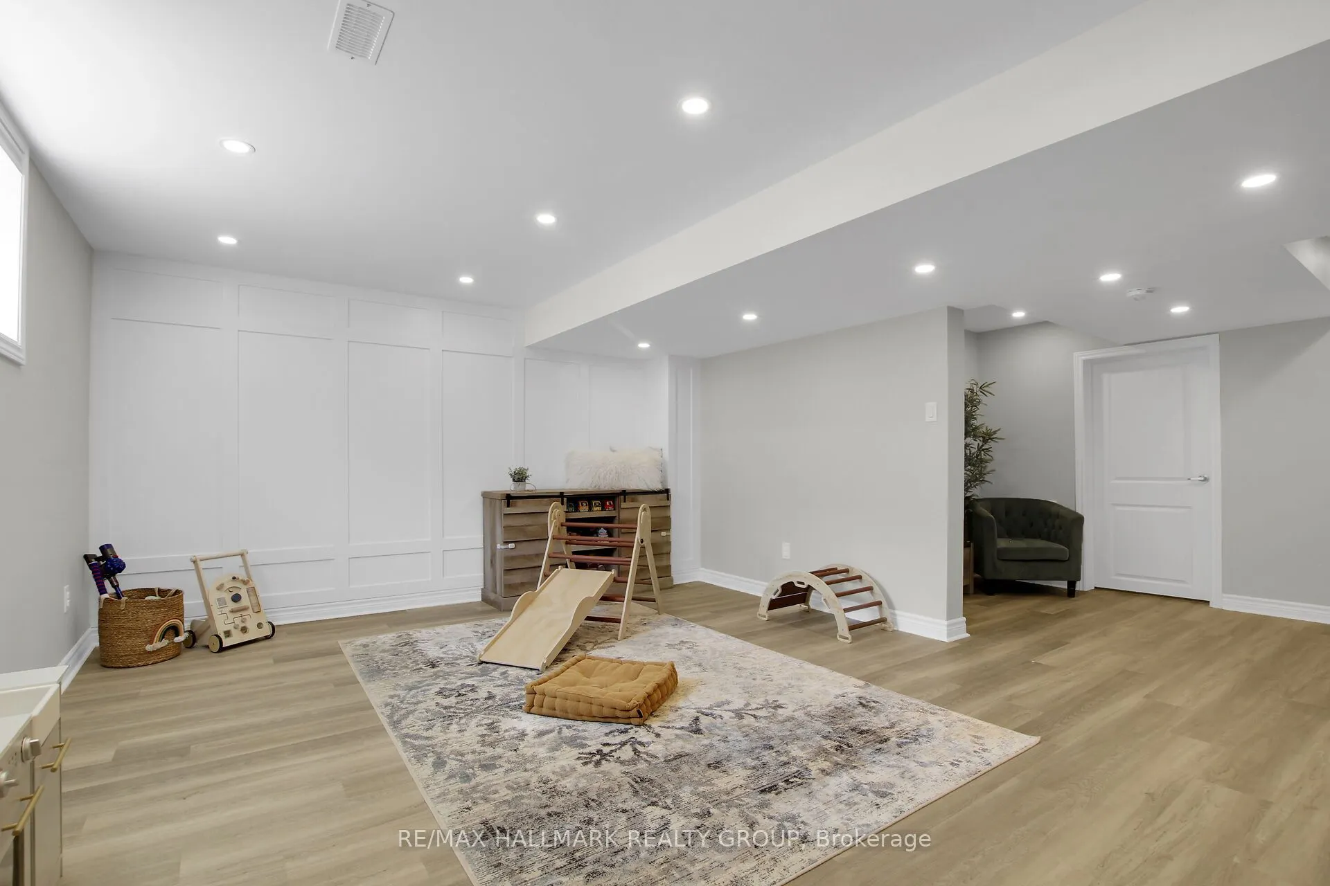 636 Eagle Crest Heights