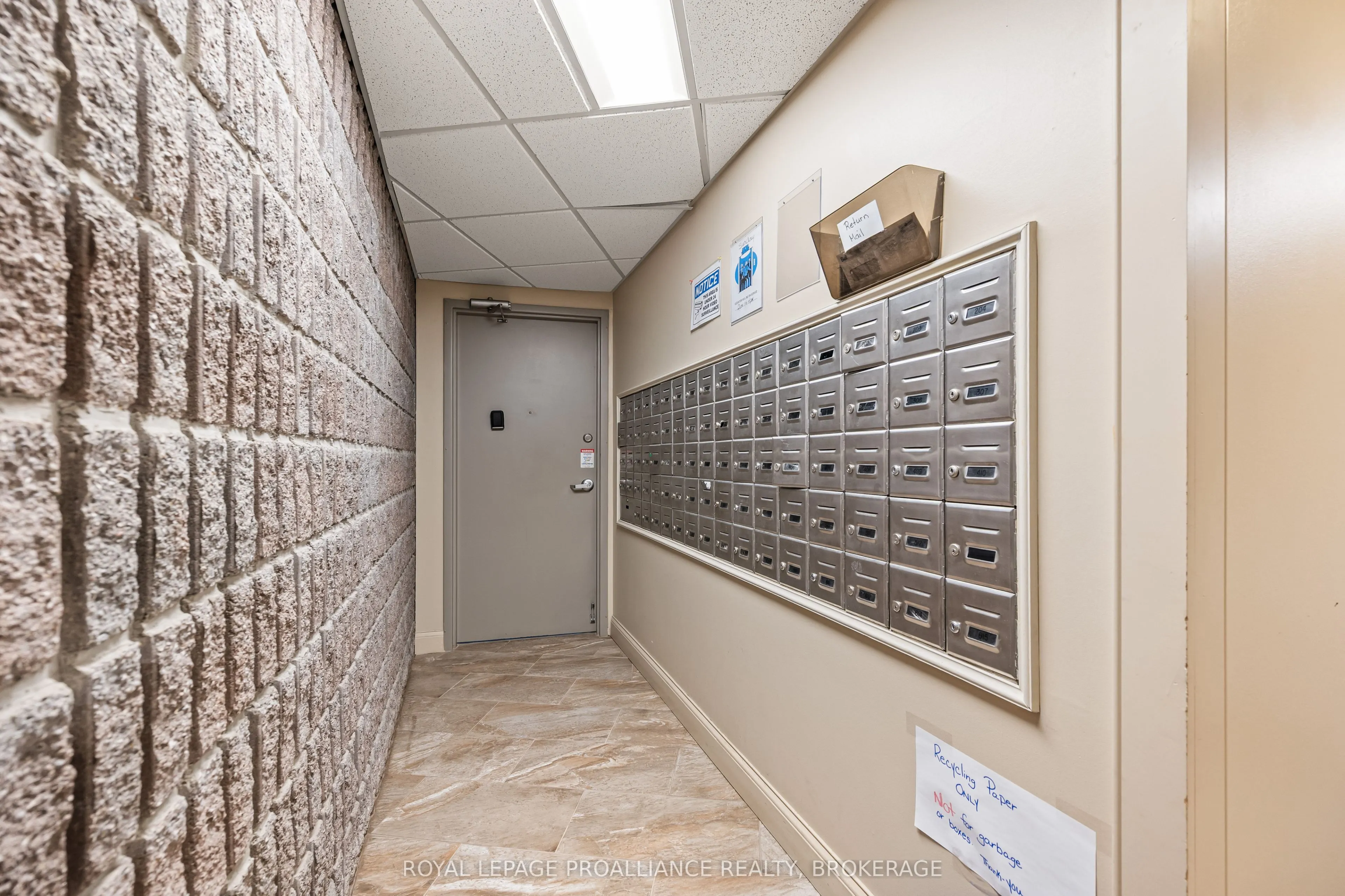 17 Eldon Hall Place #112