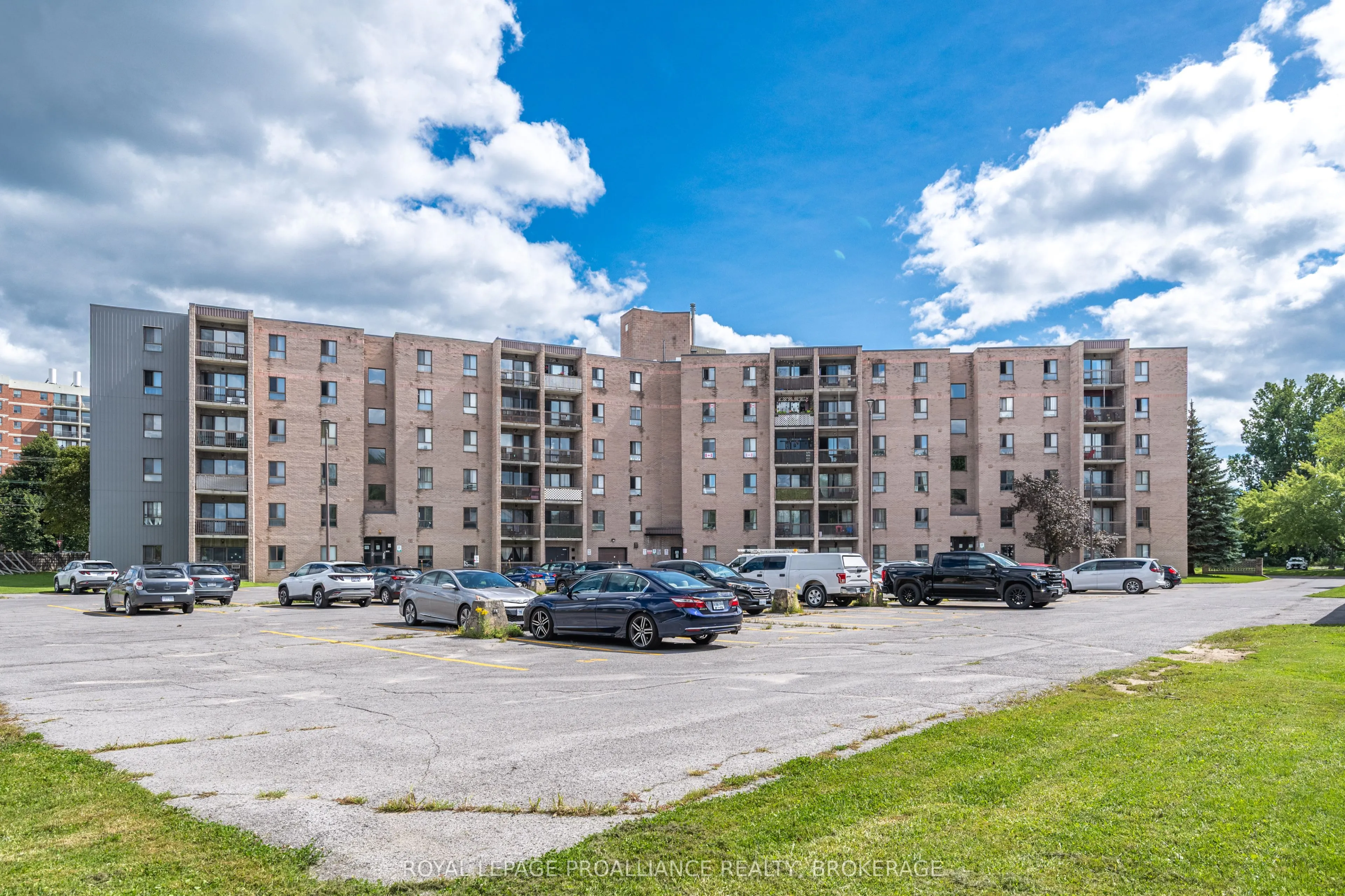 17 Eldon Hall Place #112