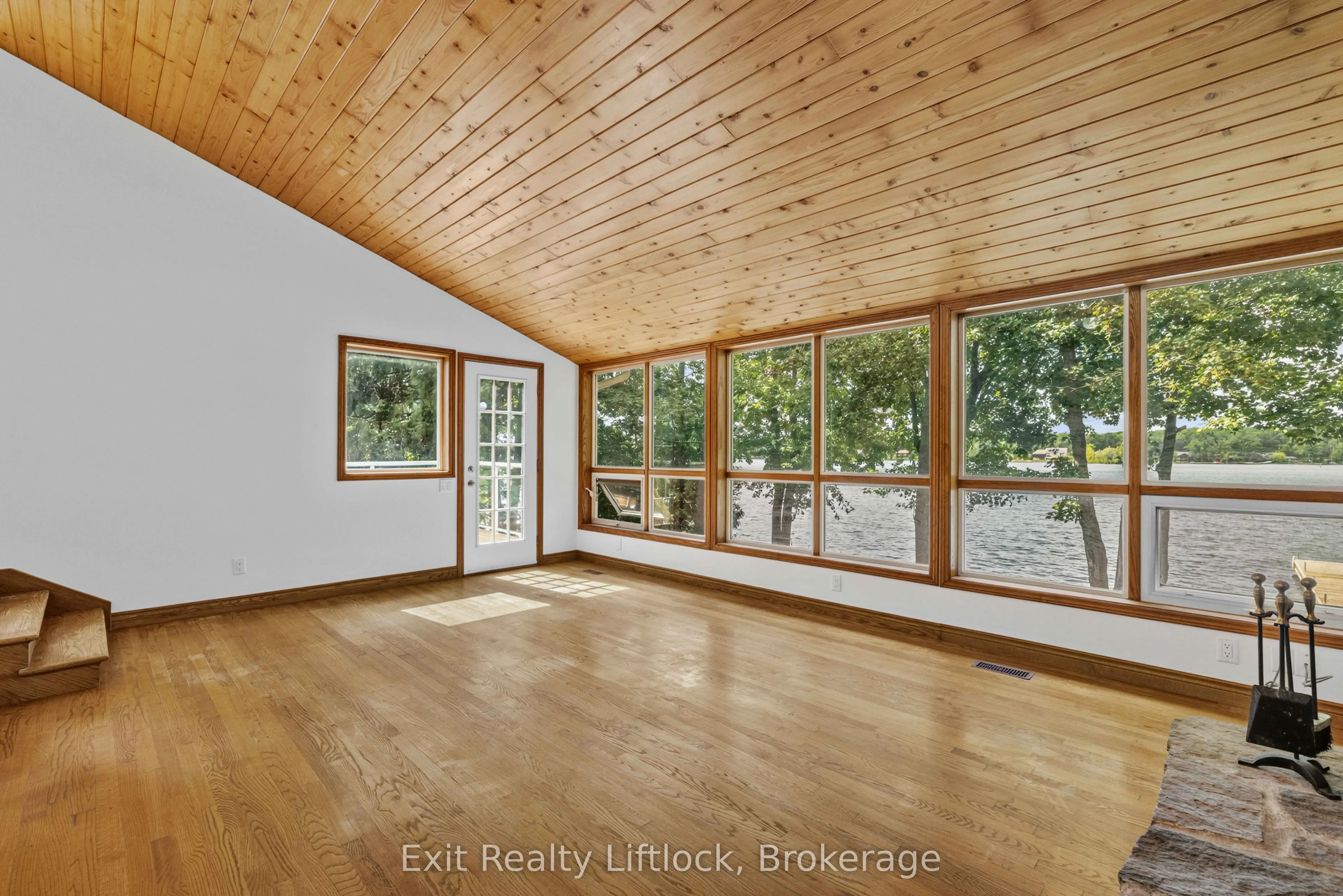 3262 Buckhorn Lane